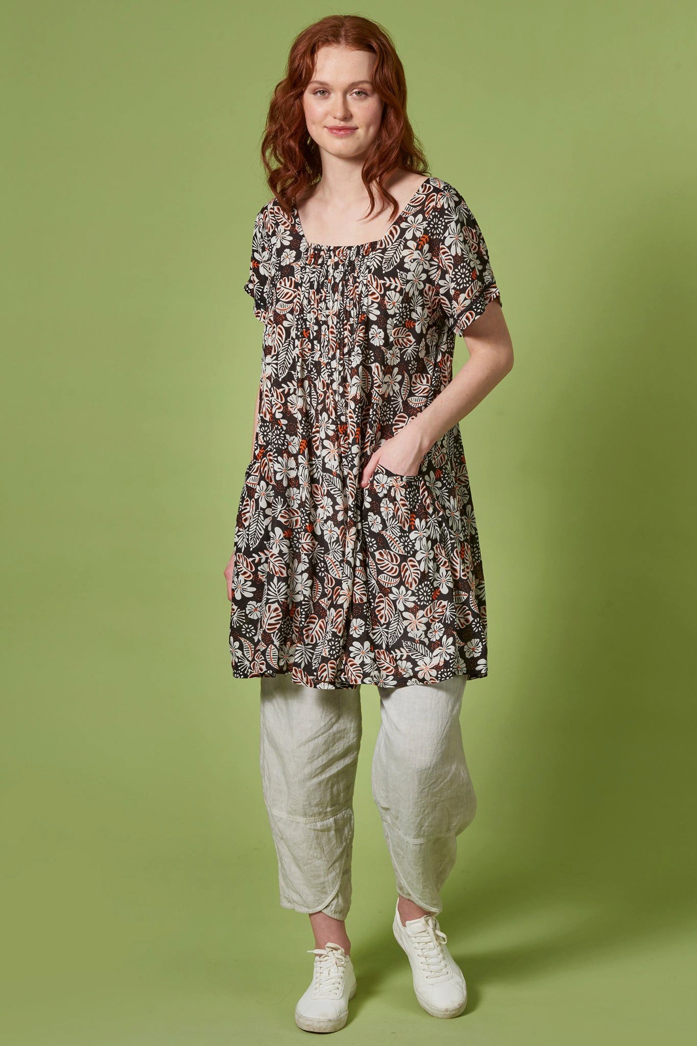 Himalaya Clothing Tunika Damen Bluse mit Blattmotiv und dekorativen Biesen - Sommer Tunika lang Luftiges Sommerkleid mit hohem Tragekomfort