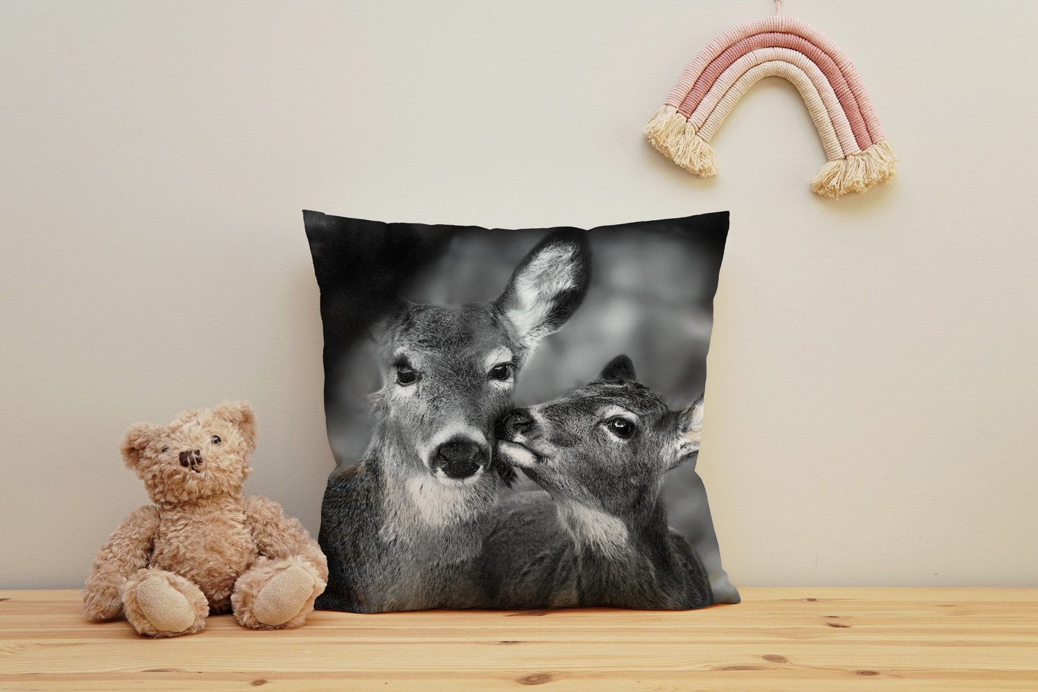 queence Dekokissen Rehkitz mit Mama, Kissenhülle mit HD Premium Druck, geruchsneutral, 40x40cm