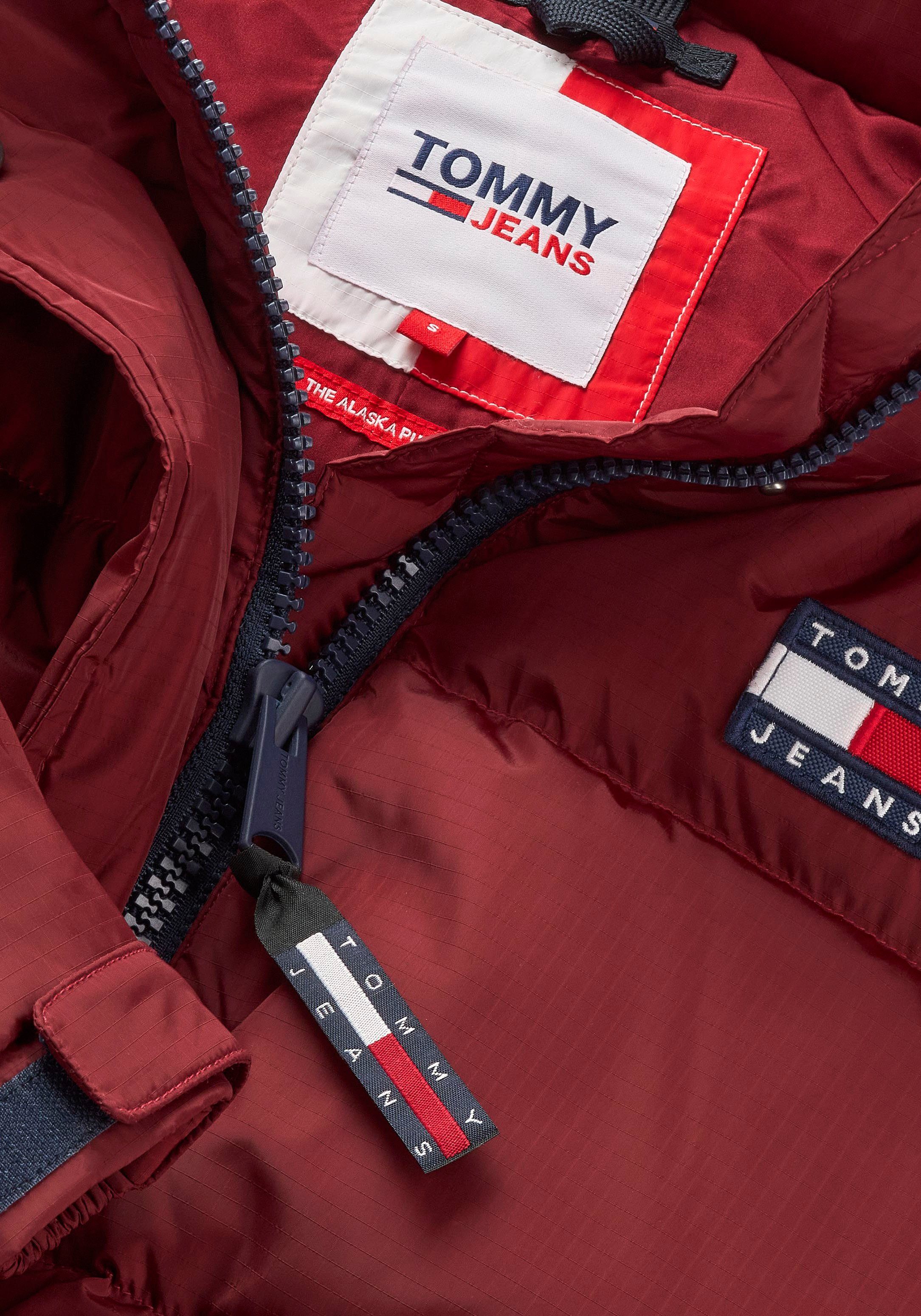 mit Jeans ALASKA verstellbaren Steppmantel Tommy LONG PUFFER TJW Rouge Ärmelabschlüssen