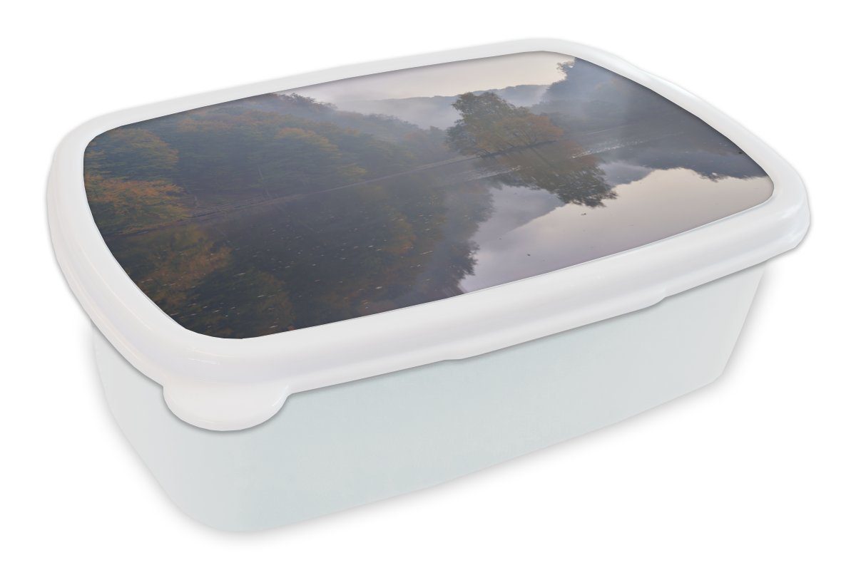 MuchoWow Lunchbox Spiegelung der Wälder im Söderåsen-Nationalpark in Schweden, Kunststoff, (2-tlg), Brotbox für Kinder und Erwachsene, Brotdose, für Jungs und Mädchen weiß
