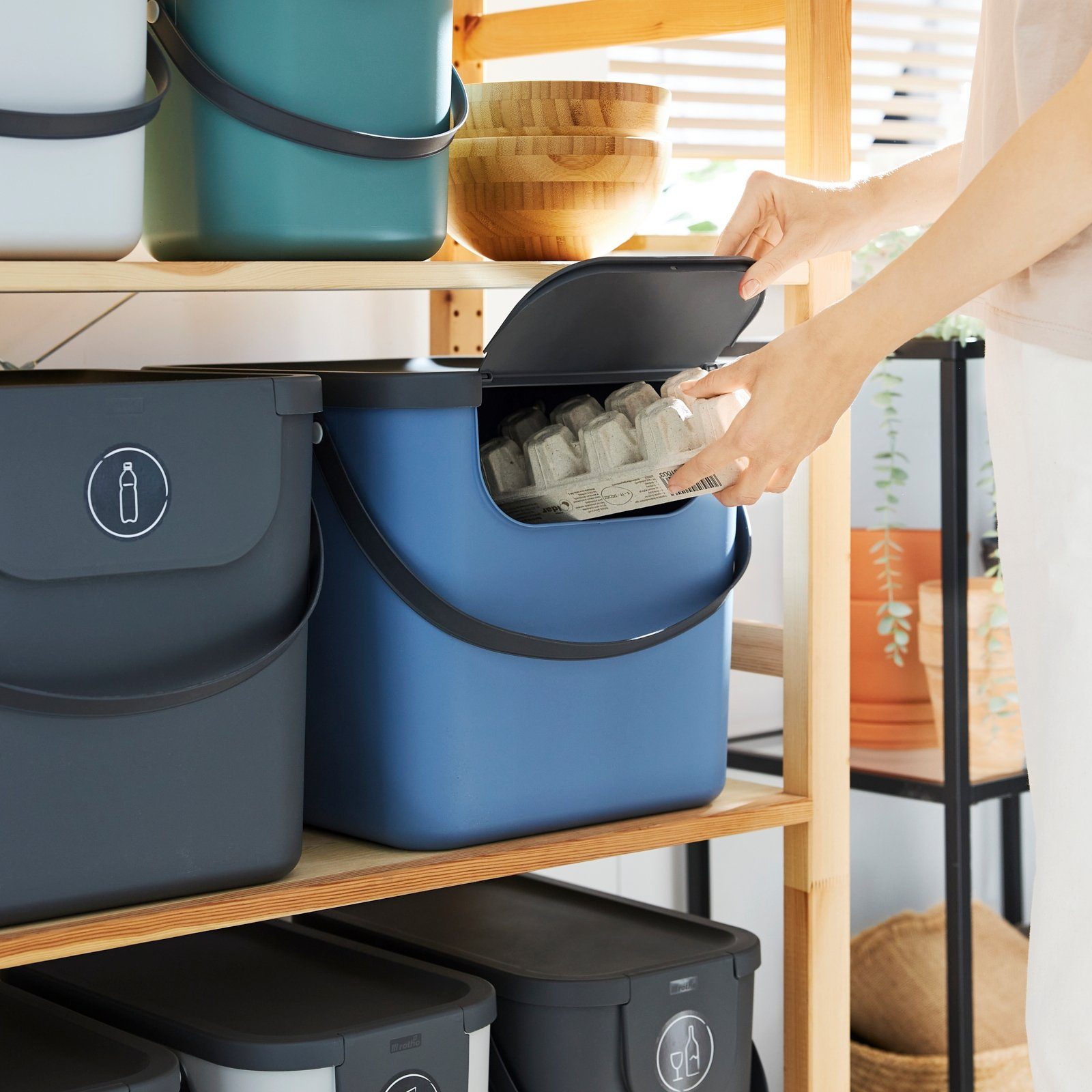 ROTHO Mülltrennsystem Albula 2er-Set Abfallbehälter 40l für die Küche – clevere Mülltrennung, Aus rezykliertem Kunststoff