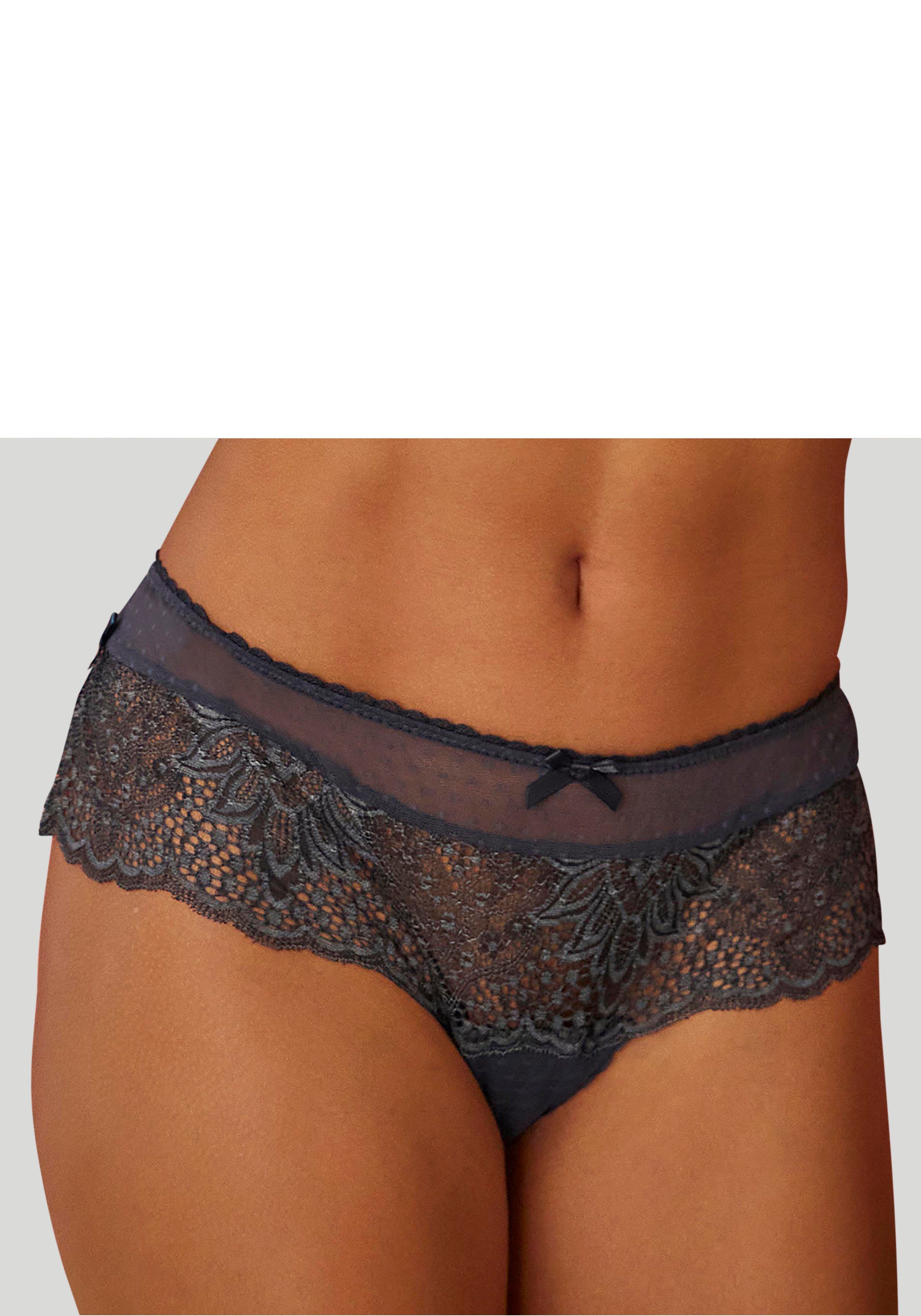 Vivance Stringpanty aus extravaganter Spitze mit seitlichen Schlitzen