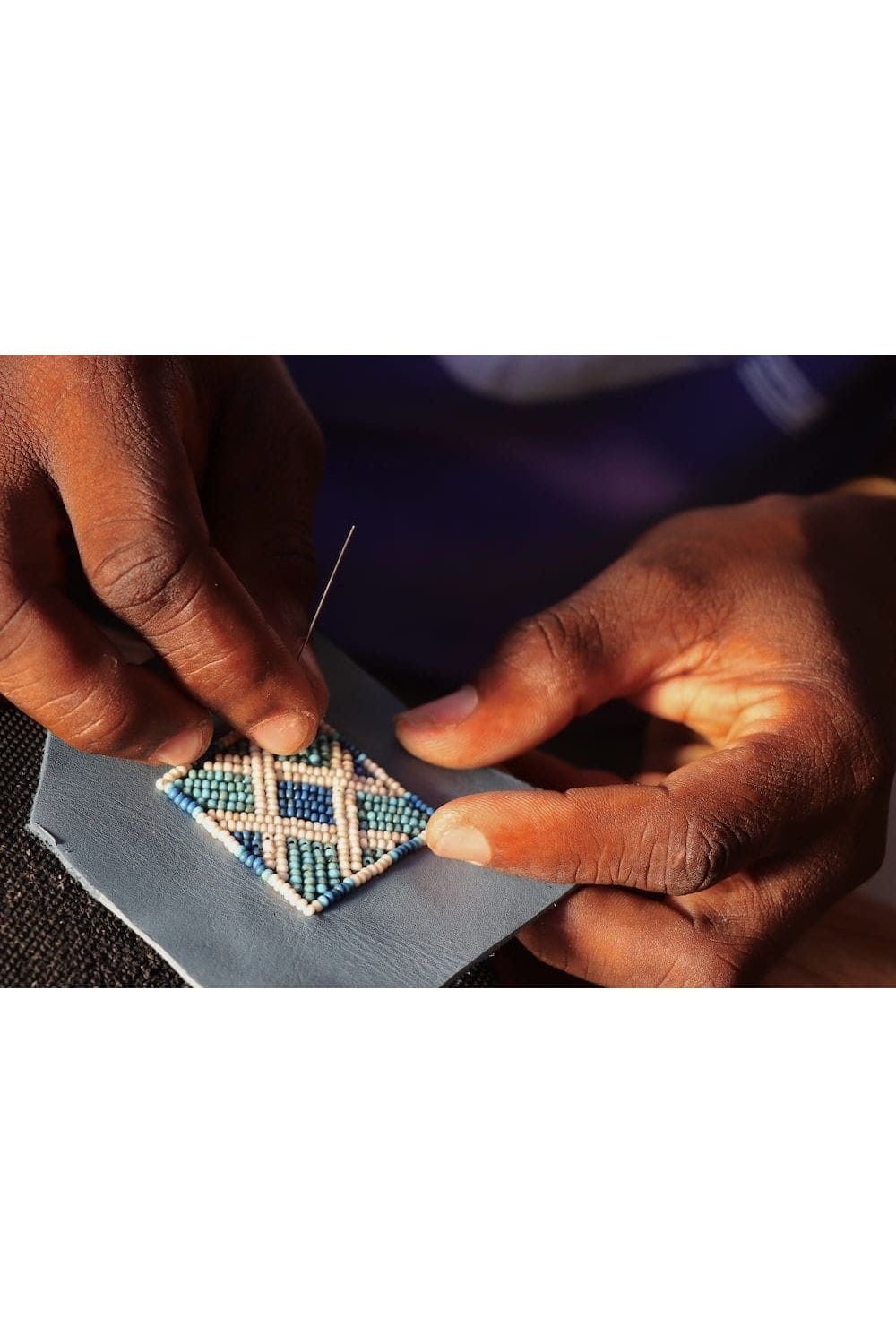 Zinj Design Ledergürtel Massai - Cameroun - Unisex Handgefertigt in Kenia · Leder/Glas/Messing · Unikat – Bild 3 von 5