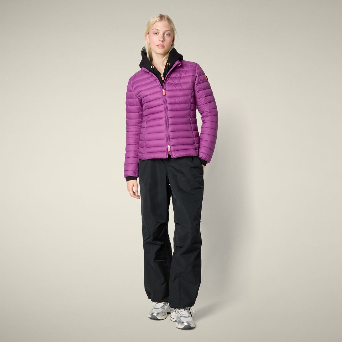 SAVE THE DUCK Outdoorjacke Carly Elegante Damen-Steppjacke mit PLUMTECH®-Wattierung, winddichtem