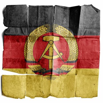 Wallario Möbelfolie DDR Flagge auf altem Papier - schwarz rot gold