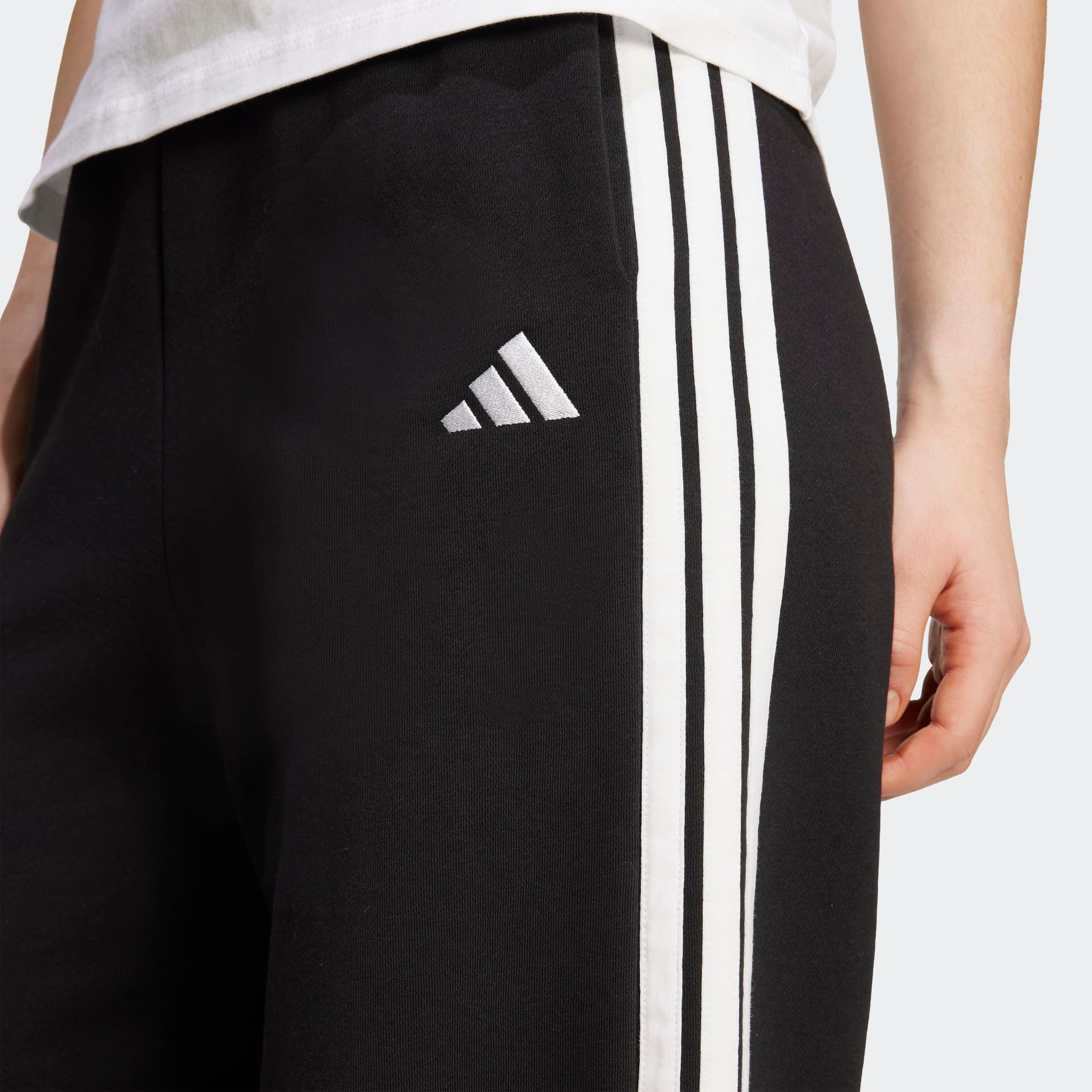 adidas Sportswear Sporthose ADIDAS 3-STREIFEN WIDE weite Beinform, sportlicher Stil, ohne Verschluss