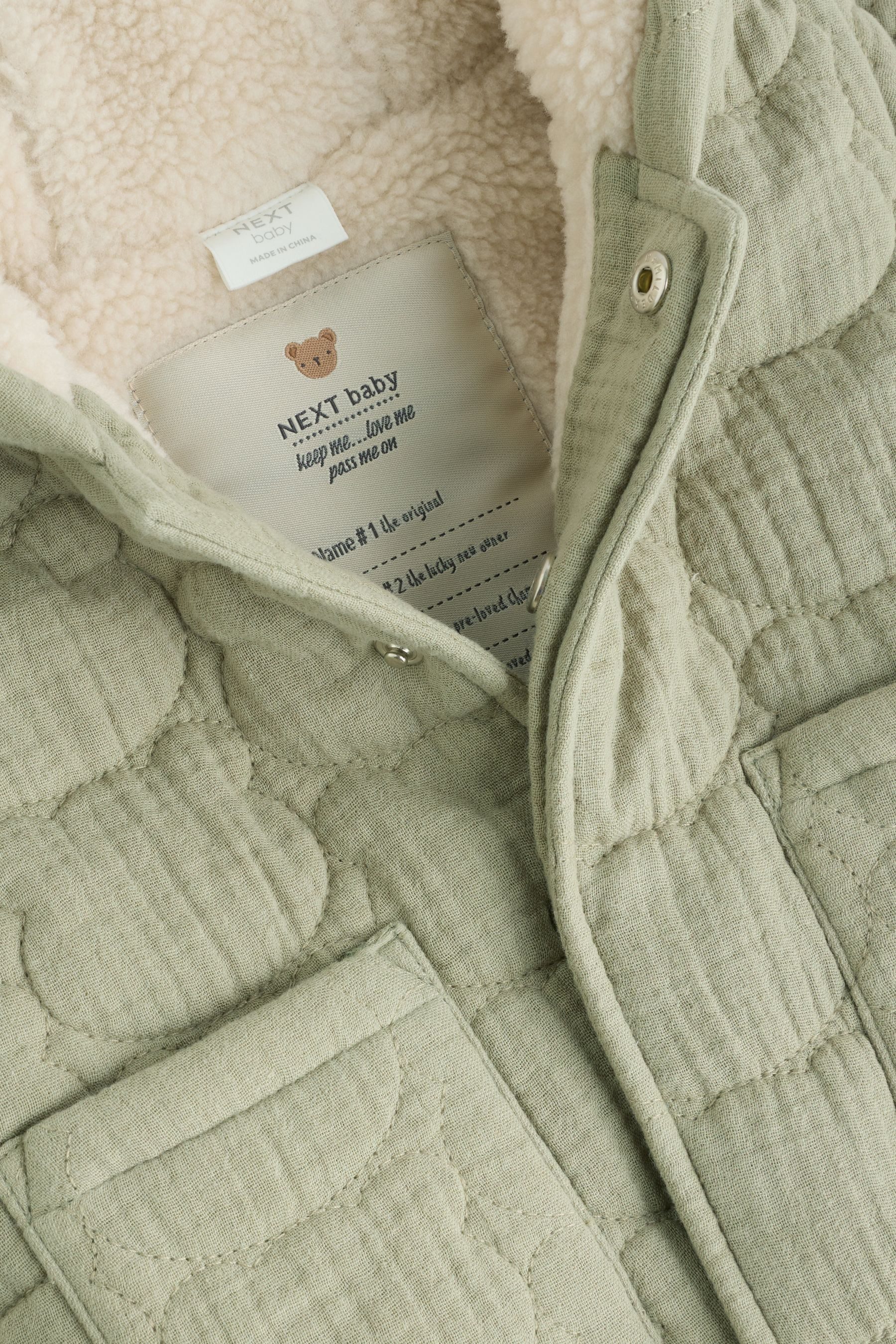 Next Steppjacke Baby Steppjacke in Knitteroptik mit Bär-Gesicht (1-St) – Bild 5 von 5