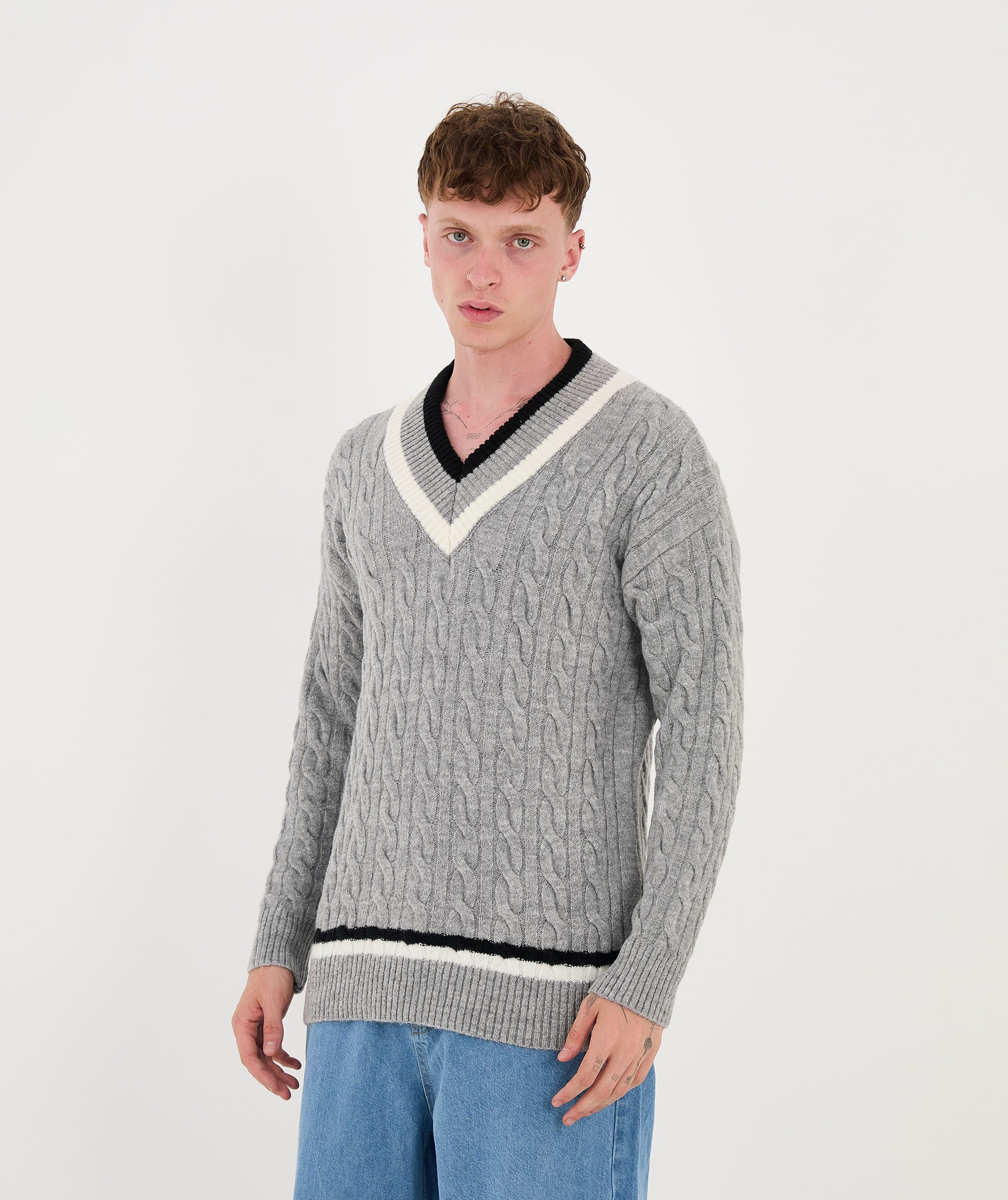 Denim Distriqt Strickpullover Lässiges V-Neck College Strick in Oversized Fit
