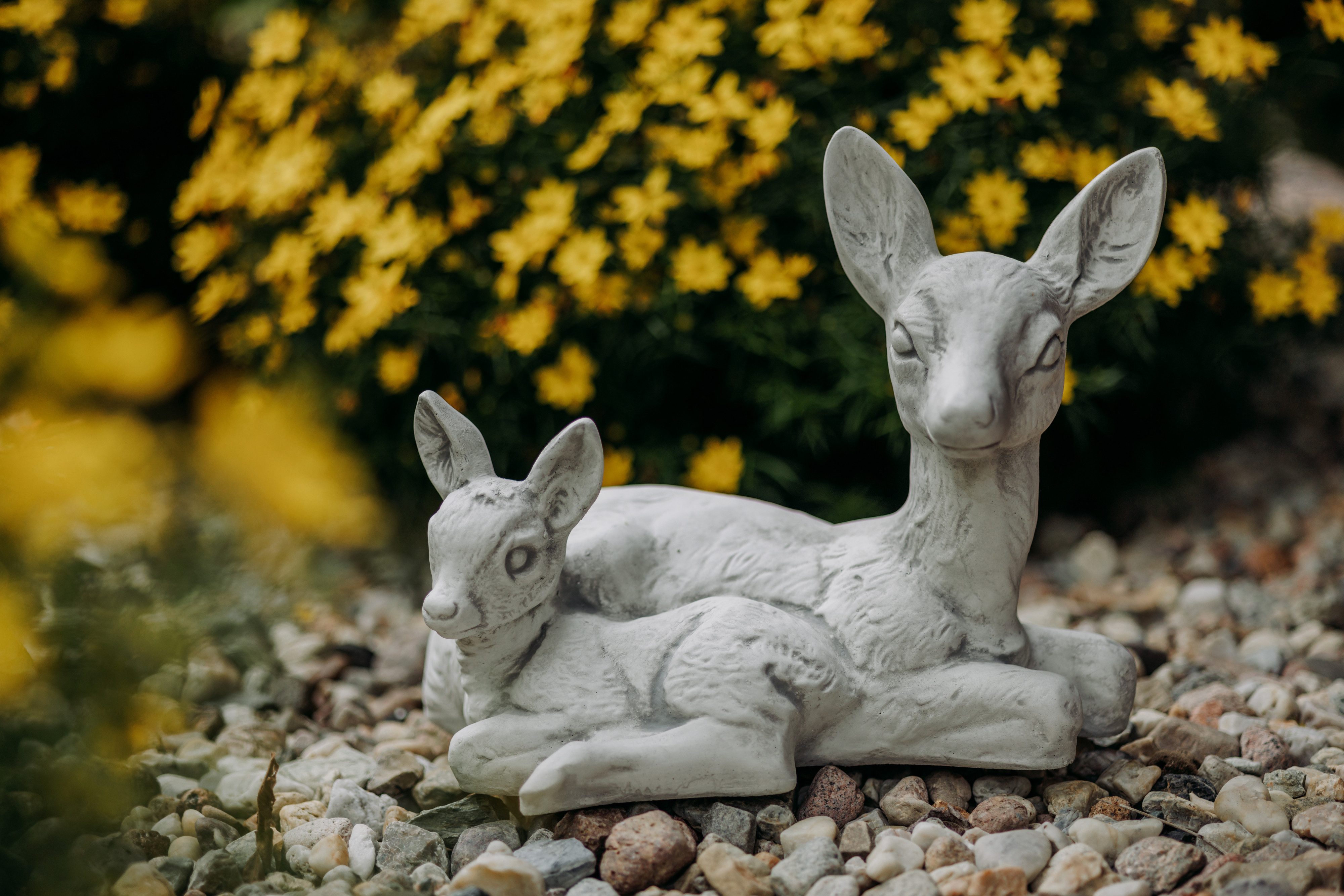 gartendekoparadies.de Gartenfigur Liegendes REH mit Rehkitz, H. 30 cm, 14 kg, Frostsicher