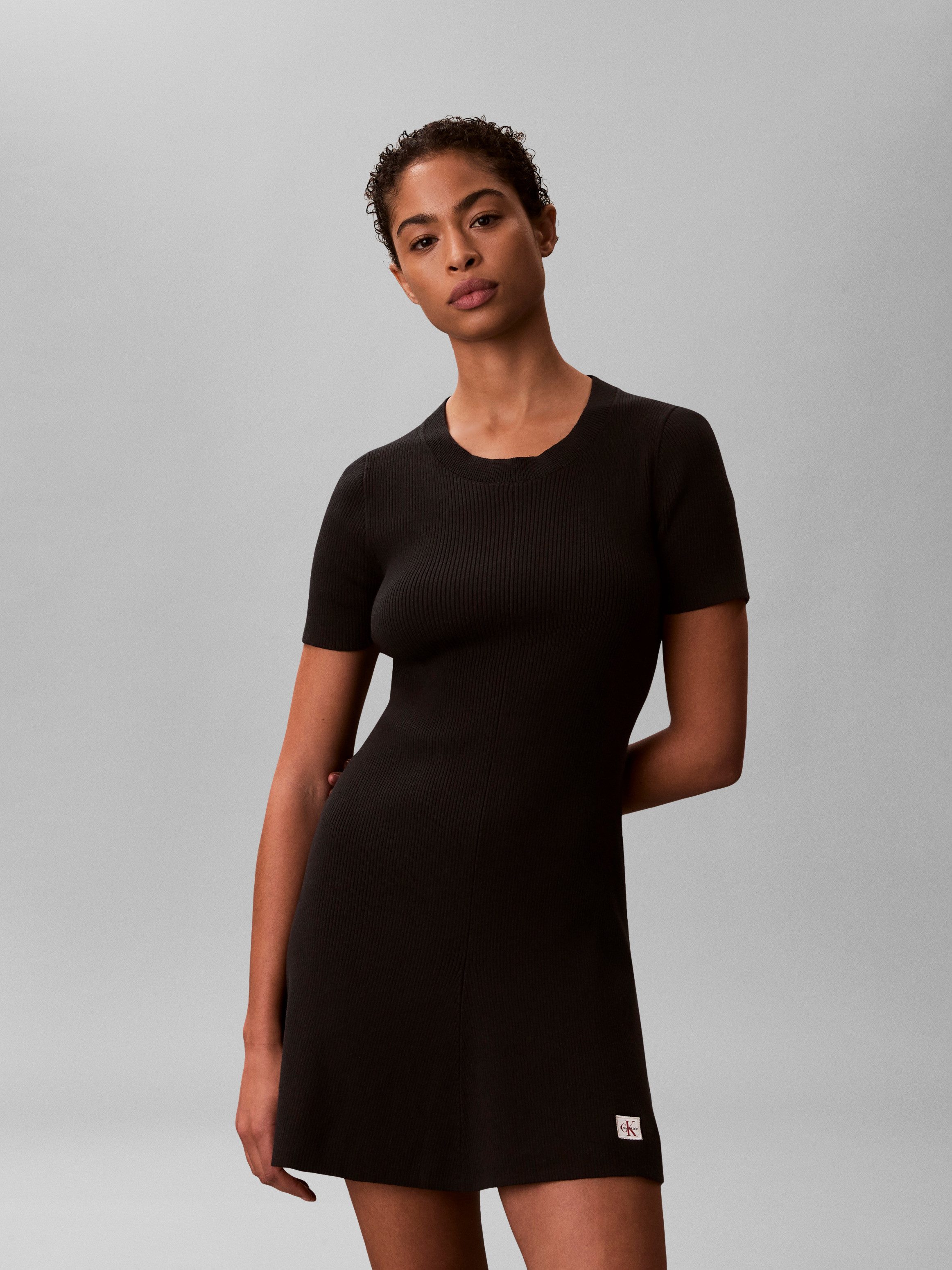 Calvin Klein Jeans Minikleid Figurbetonte Passform mit Rundhalsausschnitt