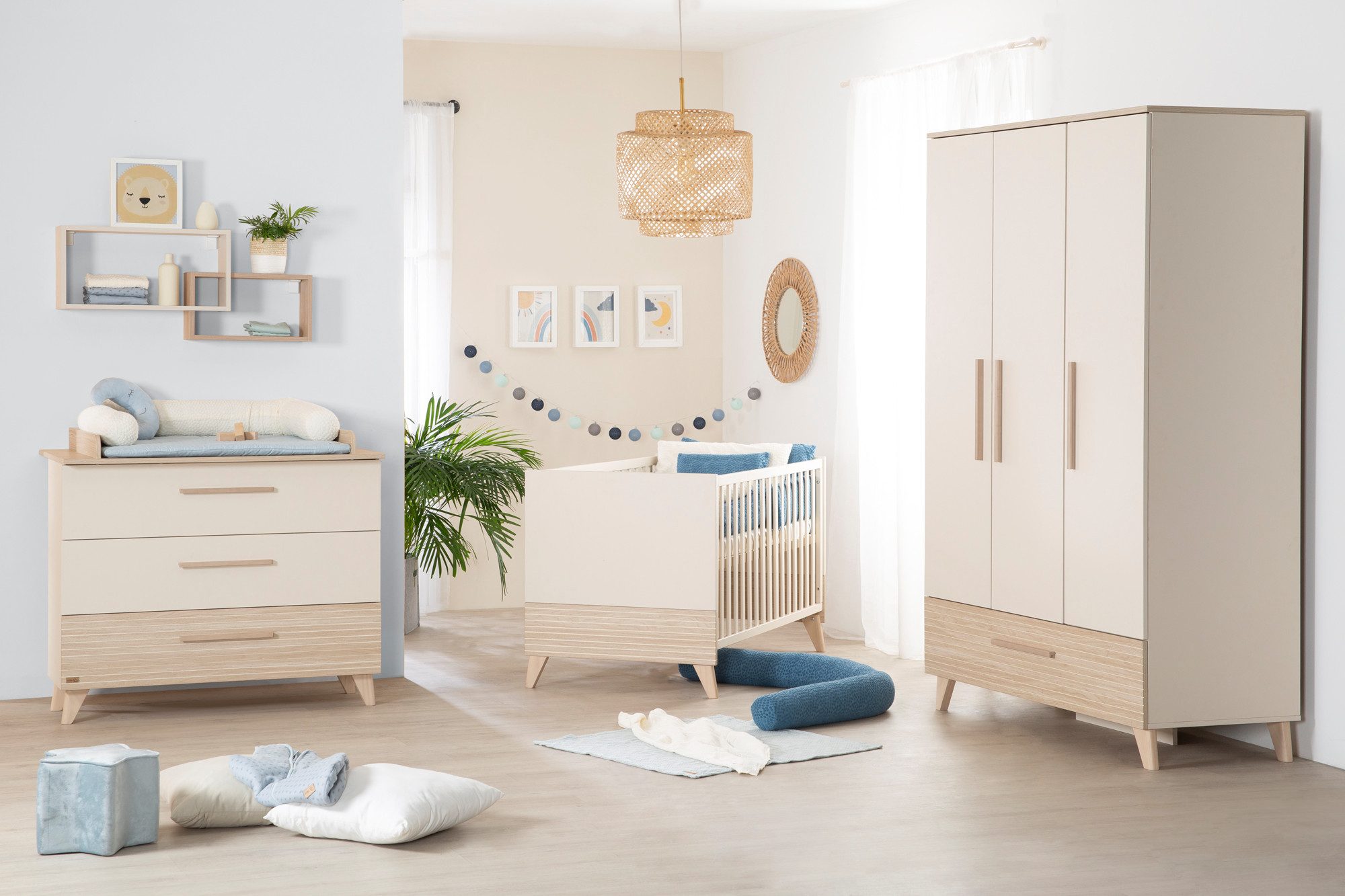 roba® Babyzimmer-Komplettset Sidney - modernes Kinderzimmer in Cashmere & Eiche, (Komplett-Set, 3-tlg., Babybett 70 x 140 cm, Wickelkommode, Kleiderschrank), Griffe & Füße aus Massivholz - Mit hochwertigen Fräsungen im Holz