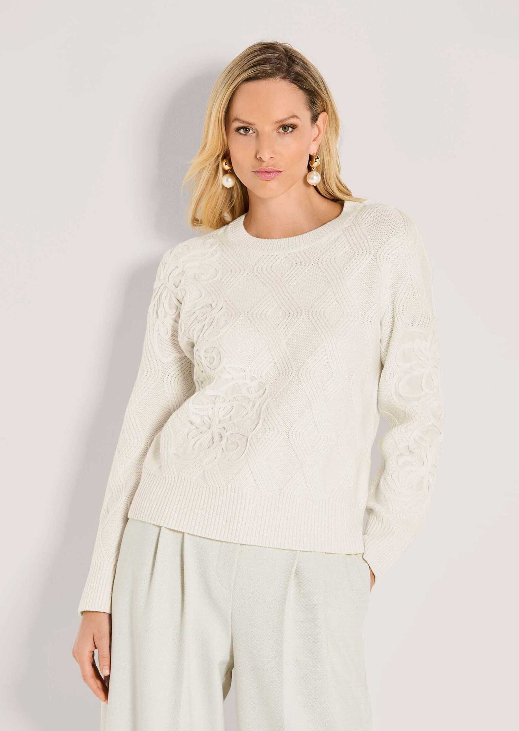 MADELEINE Strickpullover Rundhals-Wollpullover mit Kordelstickerei Schurwollpullover mit Rundhals, kunstvoll verstrickt, langärmelig