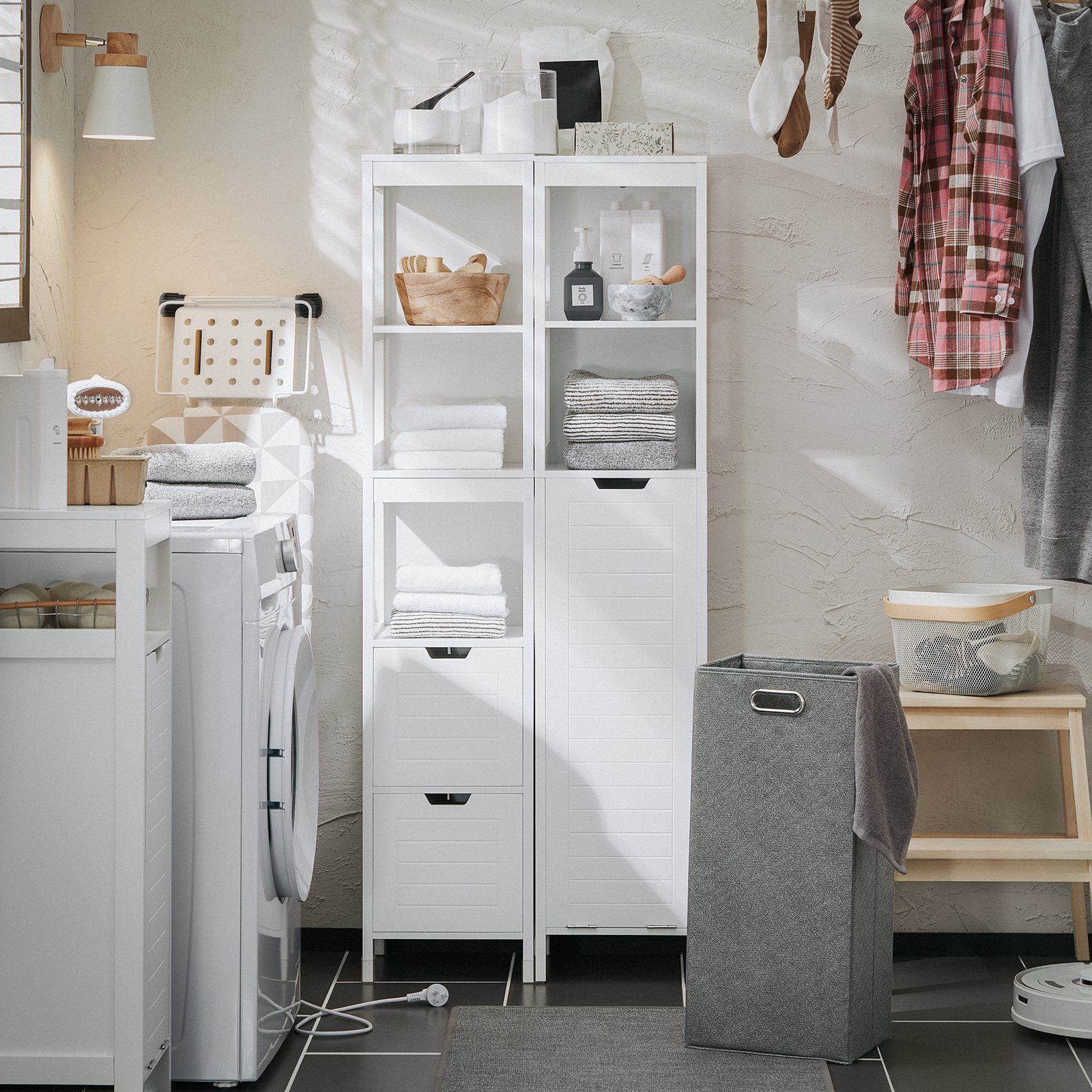 SoBuy Hochschrank mit ausklappbarem Wäschesack Holz Weiß BZR123-W günstig online kaufen