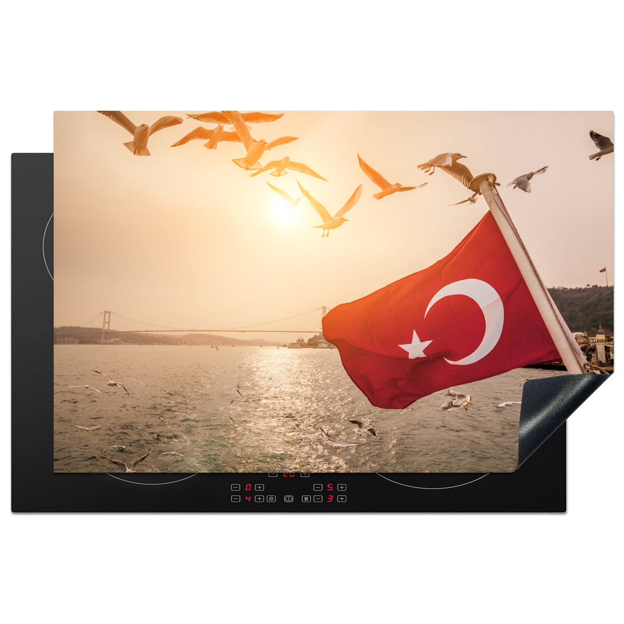 MuchoWow Herdblende-/Abdeckplatte Eine türkische Flagge auf einem Schiff, Vinyl, (1 tlg), 81x52 cm, Induktionskochfeld Schutz für die küche, Ceranfeldabdeckung