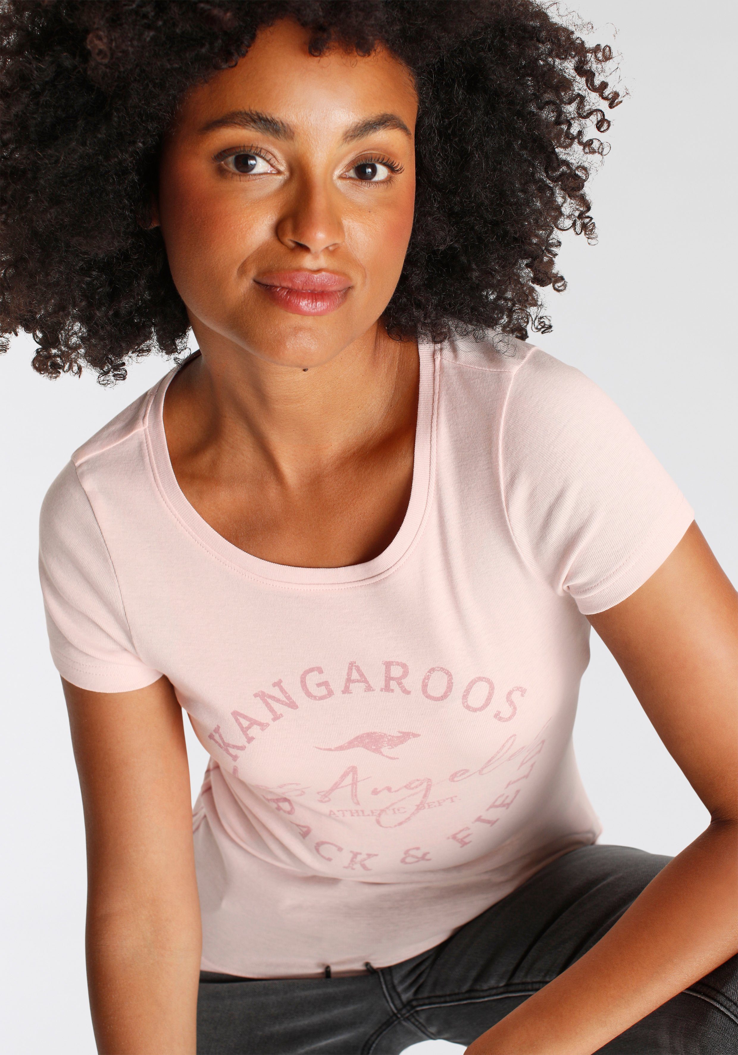 KangaROOS Print-Shirt sehr figurbetonter Schnitt, Print, Rundhalsausschnitt – Bild 4 von 5