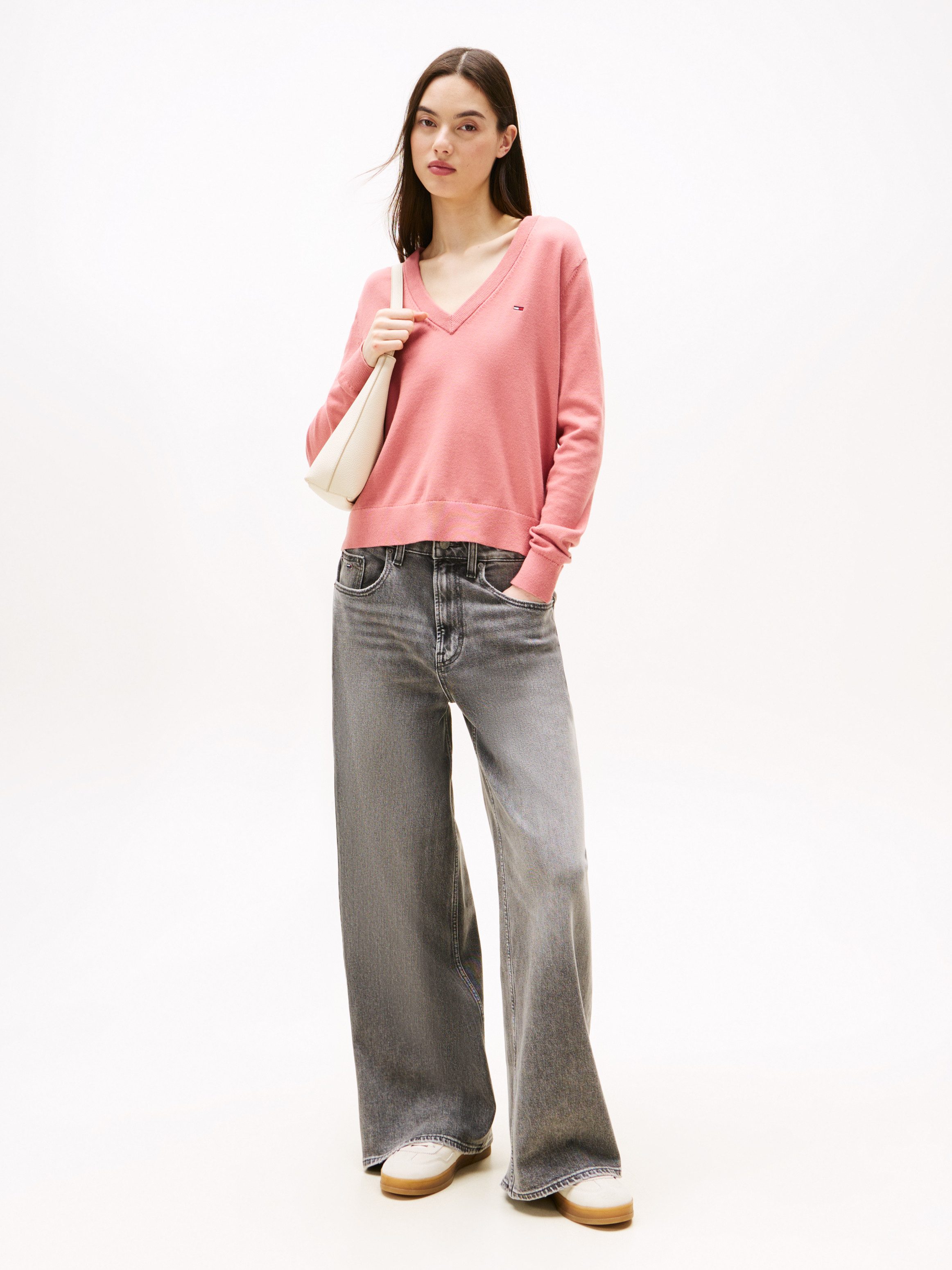 Tommy Jeans V-Ausschnitt-Pullover TJW ESSENTIAL VNECK SWEATER EXT mit Logos günstig online kaufen