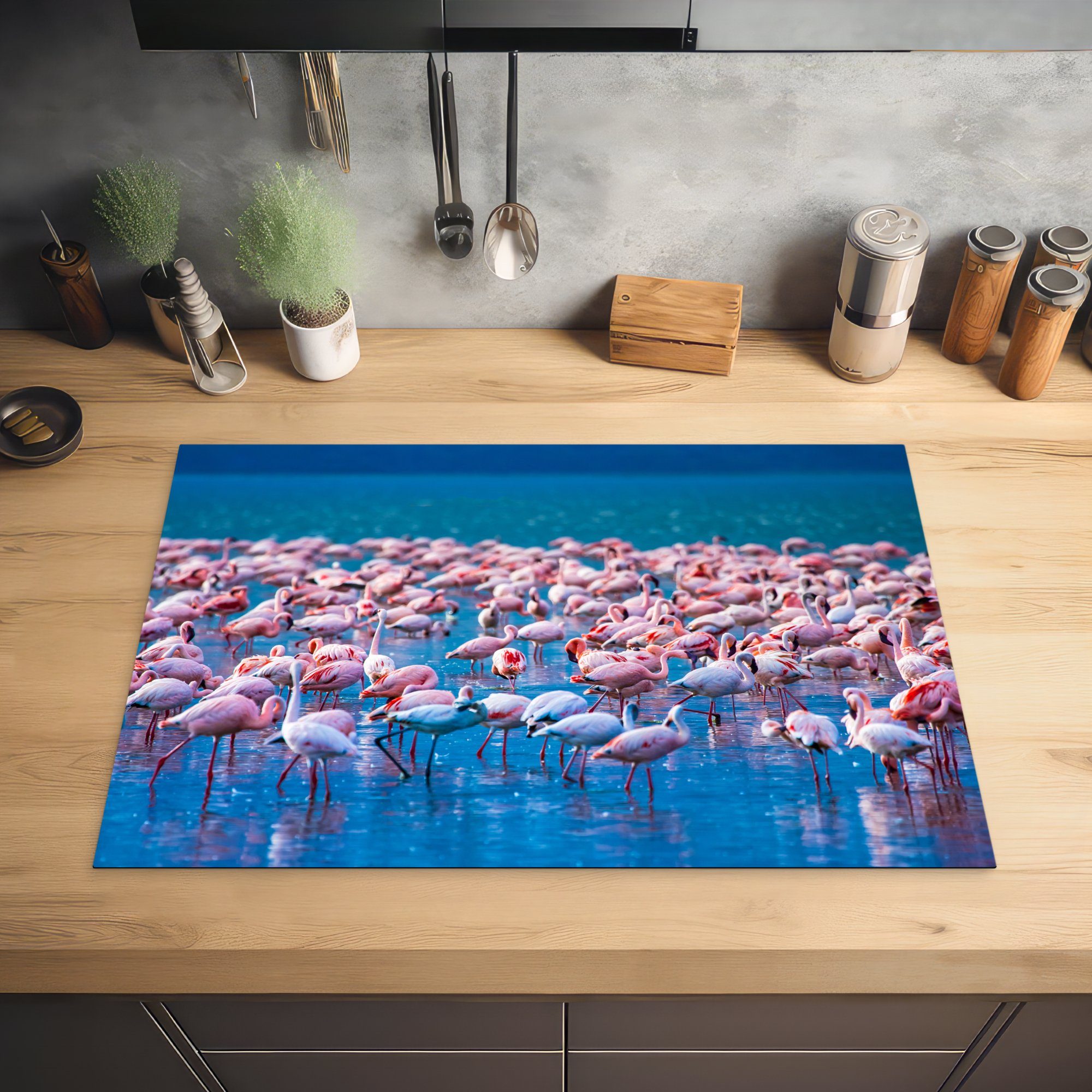 MuchoWow Herdblende-/Abdeckplatte Flamingo - - Rosa, tlg), (1 für 77x51 Tropisch küche Arbeitsplatte Wasser - Ceranfeldabdeckung, Vinyl, cm