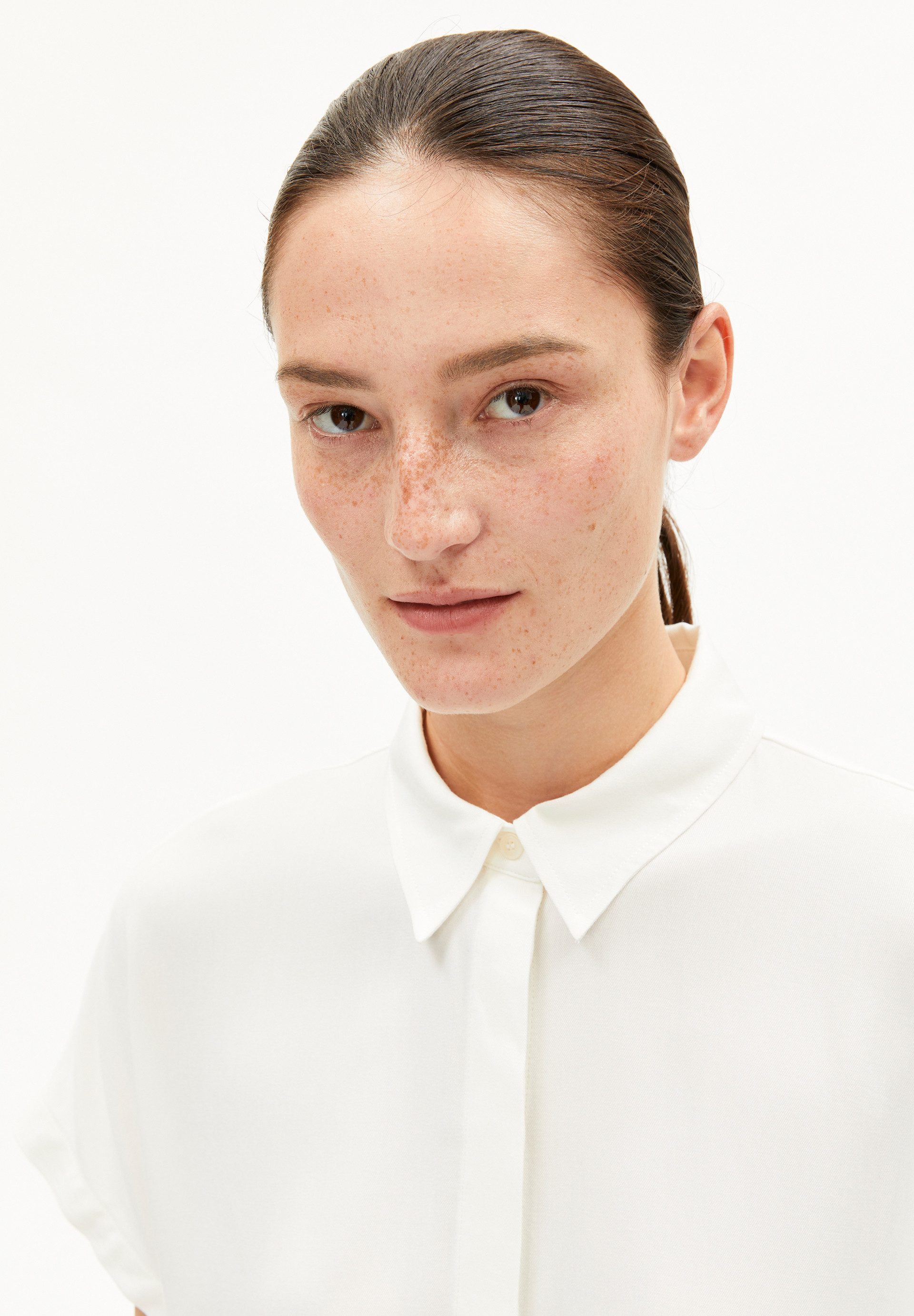 Armedangels Hemdbluse LARISAANA Bluse aus LENZING™ ECOVERO™ Viskose (1-tlg) Relaxed Fit