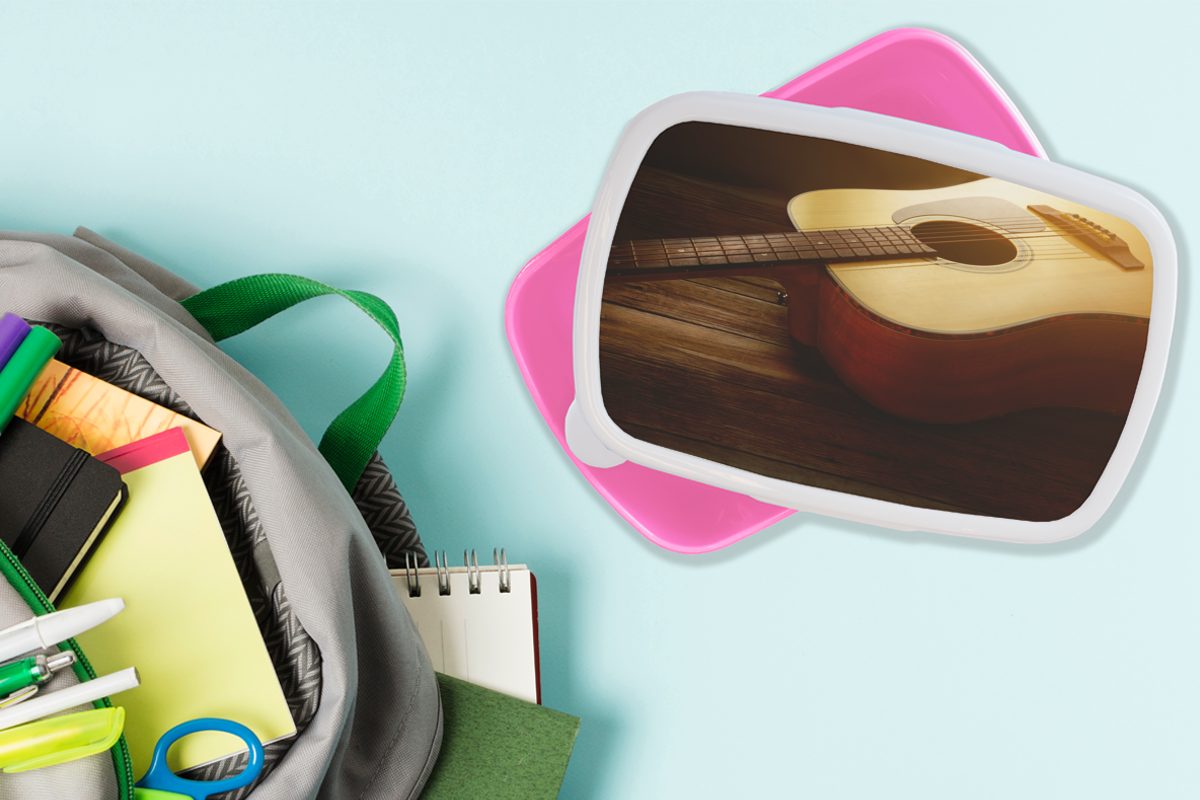 MuchoWow Lunchbox Sonnenstrahlen auf Kinder, Snackbox, akustischen für Kunststoff, Kunststoff Brotbox Brotdose Gitarre, rosa einer Mädchen, (2-tlg), Erwachsene