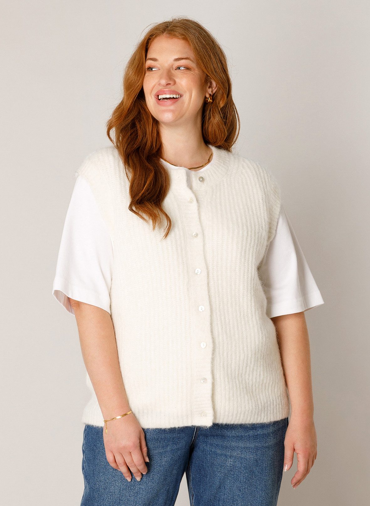 Base Level Curvy Strickweste Nelly Ärmellos - mit Knopfleiste / Große Größen
