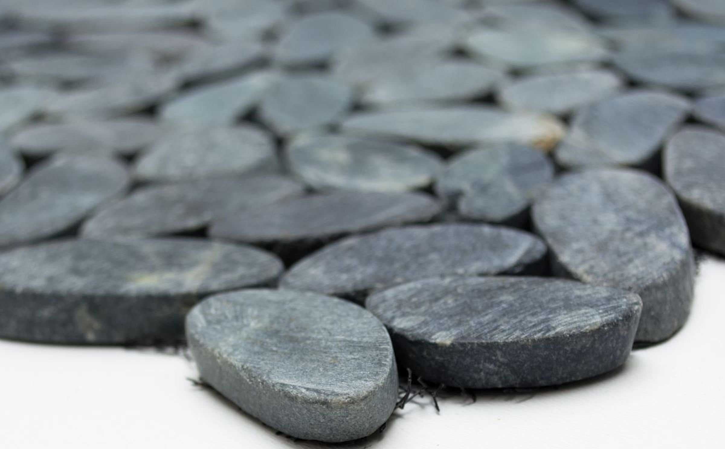 Mosani Mosaikfliesen Oval Flusskiesel Mosaikfliesen schwarz matt / 10 Matten