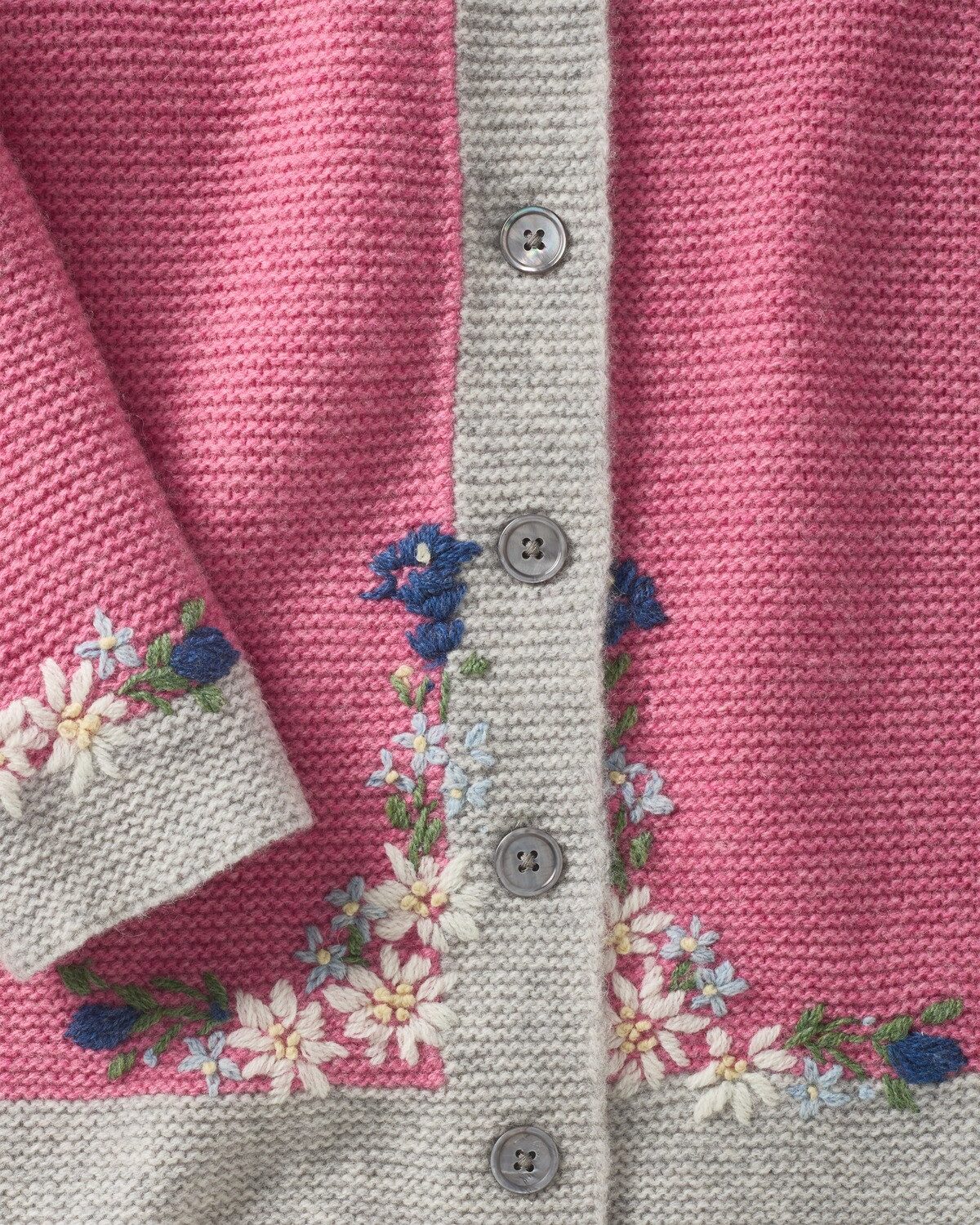 Luis Steindl Strickjacke Linksstrickjacke mit Blümchen