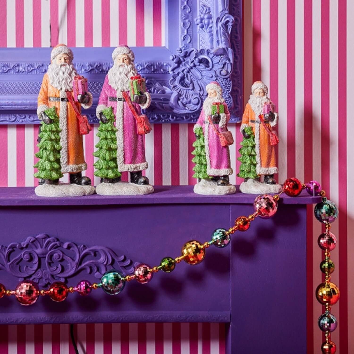 Werner Voß Dekoobjekt Hochwertige Weihnachtsmann-Figur aus Polyresin in zwei Farbvarianten