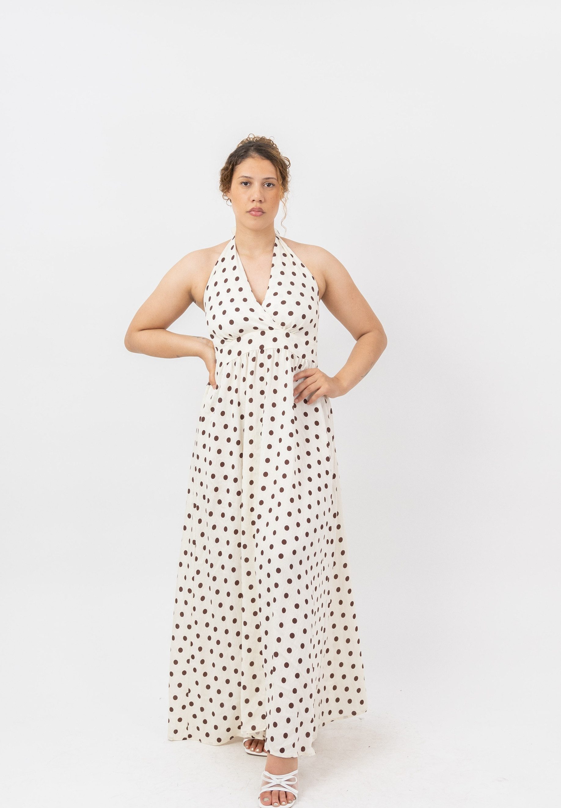 Elara Maxikleid — Damen Sommerkleid mit Punkten, Neckholder und elastischem Rücken