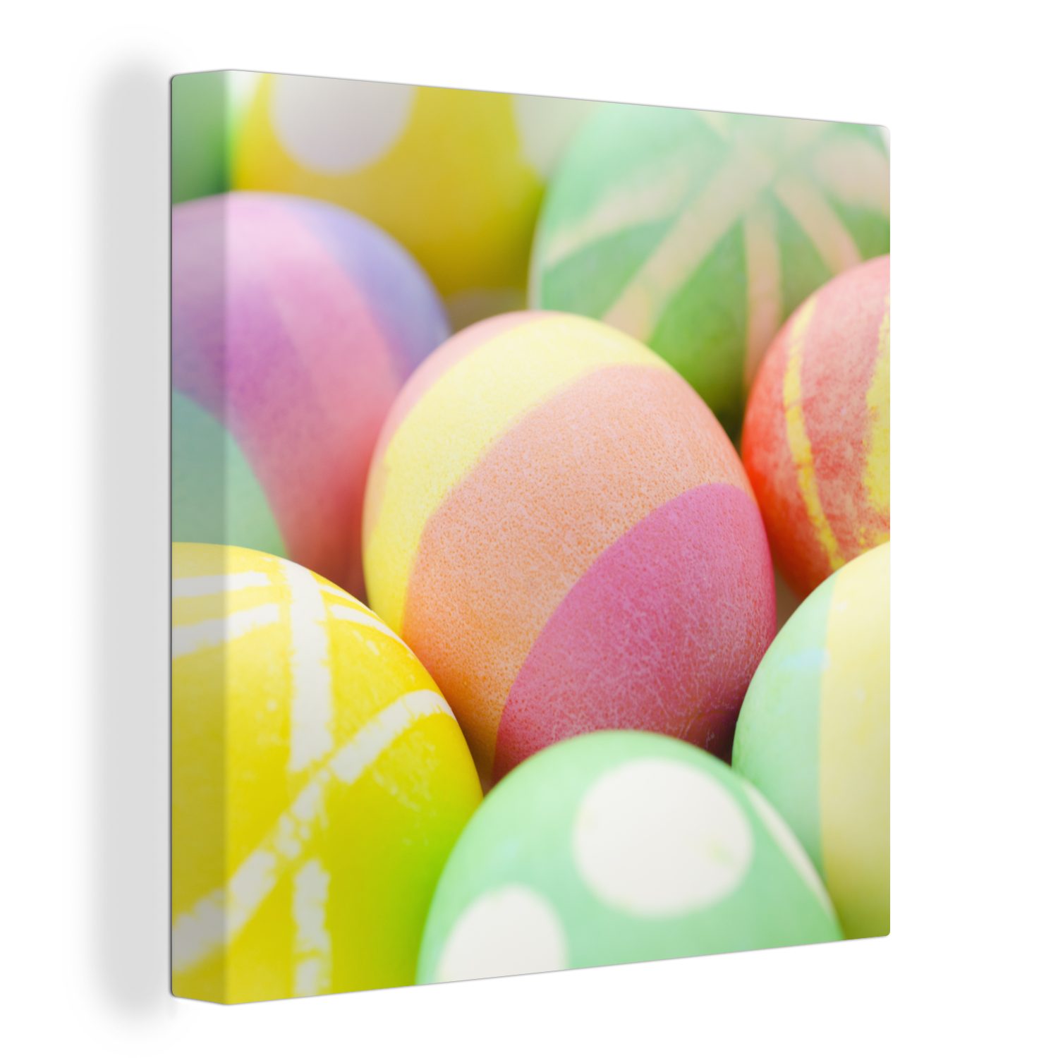 OneMillionCanvasses® Leinwandbild Eine Nahaufnahme der zu Ostern bemalten Eier, (1 St), Leinwand Bilder für Wohnzimmer Schlafzimmer