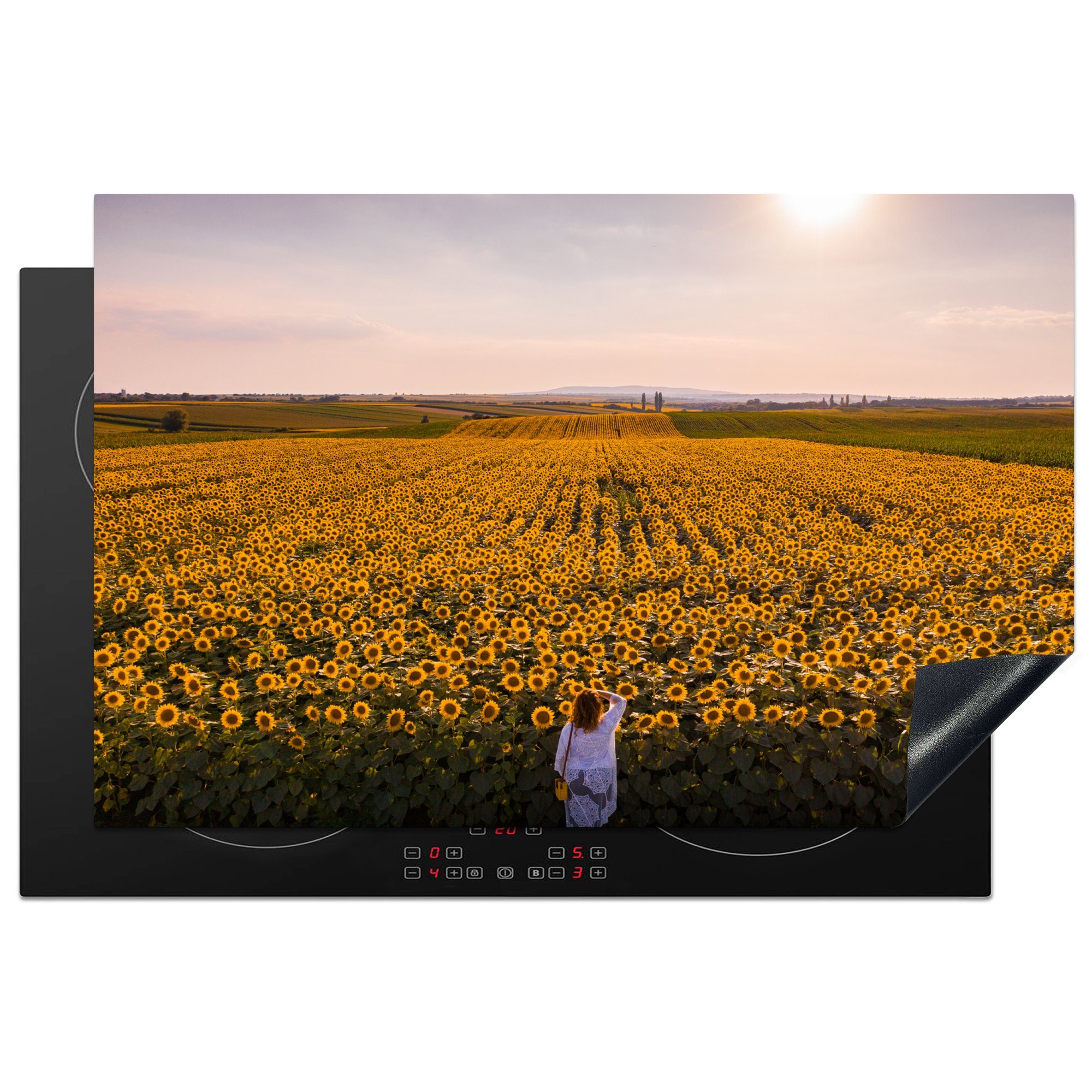 MuchoWow Herdblende-/Abdeckplatte Frau blickt über ein Feld mit Sonnenblumen, Vinyl, (1 tlg), 81x52 cm, Induktionskochfeld Schutz für die küche, Ceranfeldabdeckung