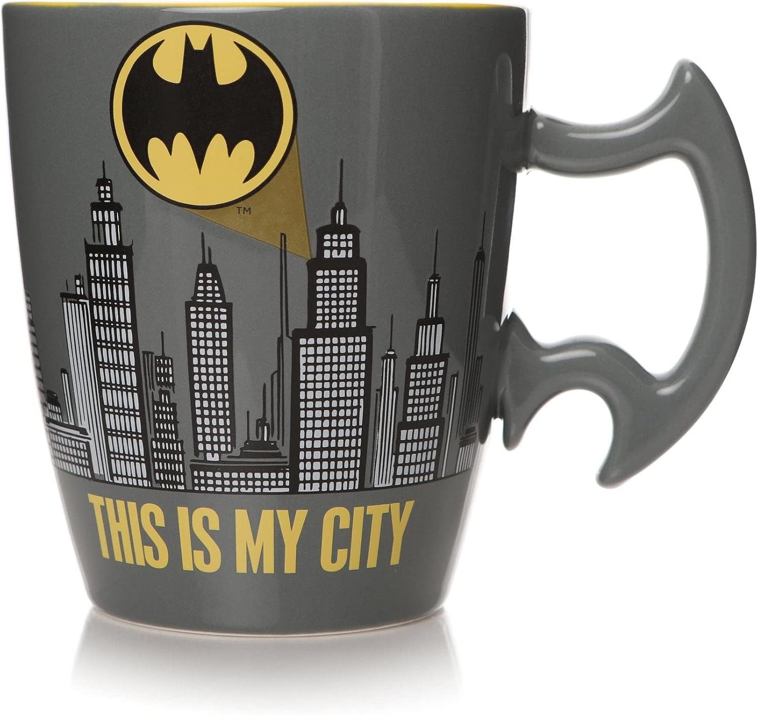 Half Moon Bay Tasse Batman Embossed Tasse City Scene, Offiziell lizenzierte Tasse mit coolem Henkel