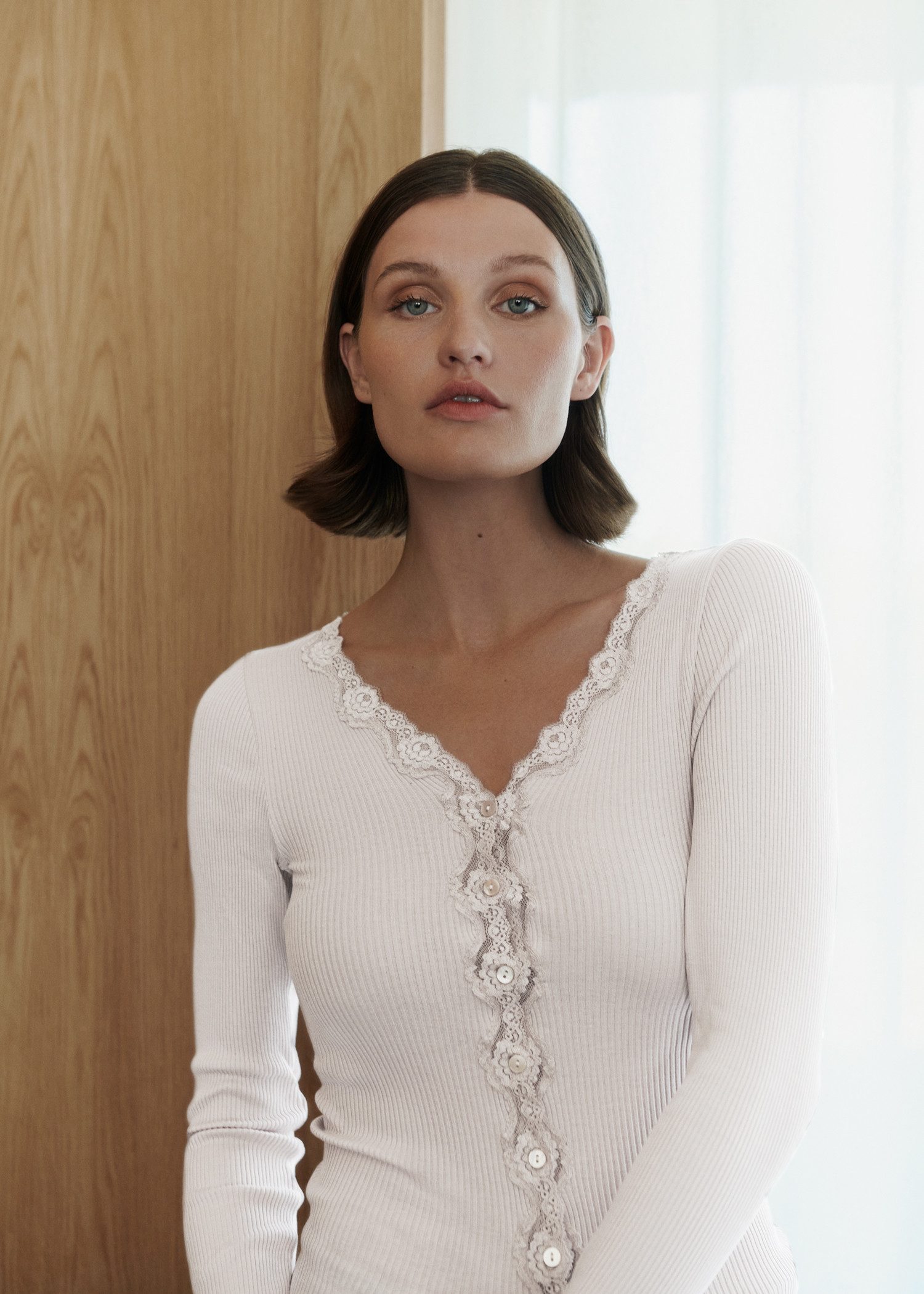 rosemunde Strickjacke Babette Silk Cardigan mit Seide Vintage-Spitzenbesatz, Perlmuttknopfleiste, Langarm, Seidenmix