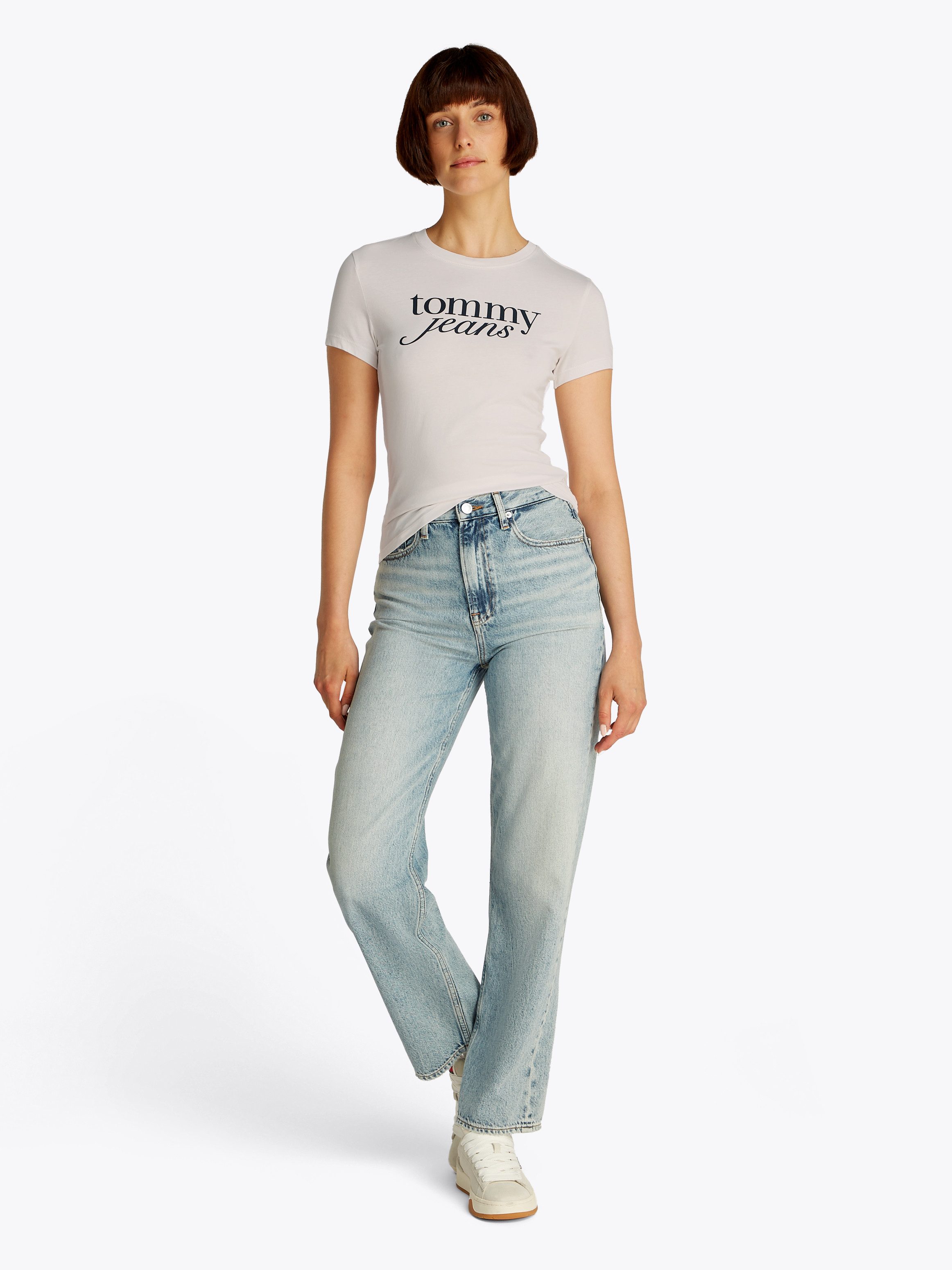 Tommy Jeans Curve Rundhalsshirt Shirt TJW SLIM ESSENTIAL in Großen Größen, Logo-Print auf Brusthöhe, mit Logostickerei