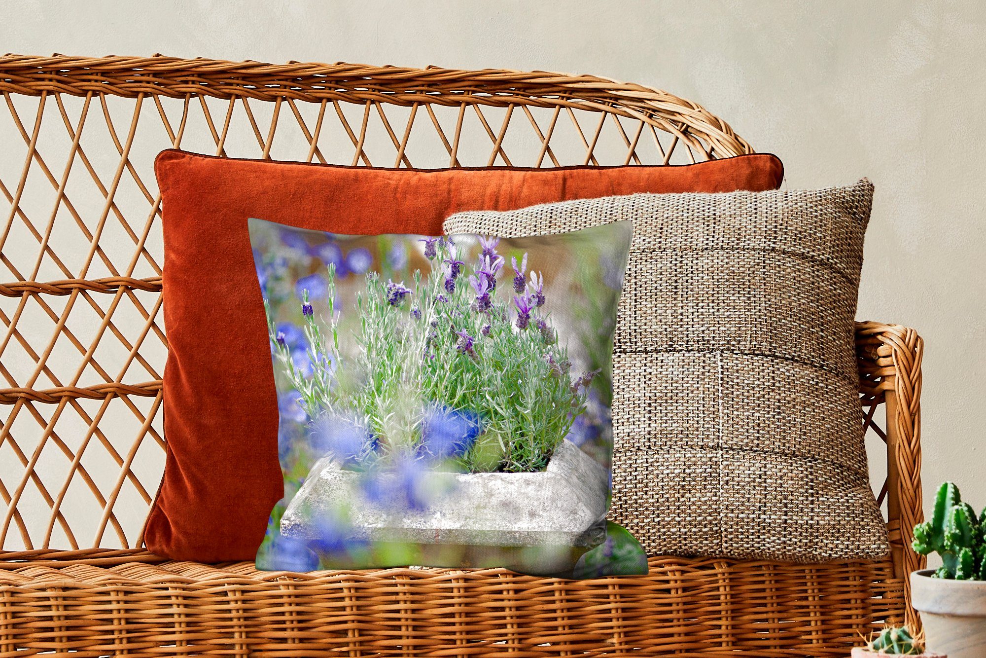 Schlafzimmer, Nahaufnahme Zierkissen Wohzimmer, für MuchoWow von Lavendel Deko, in Dekokissen einem Füllung Sofakissen Garten, mit