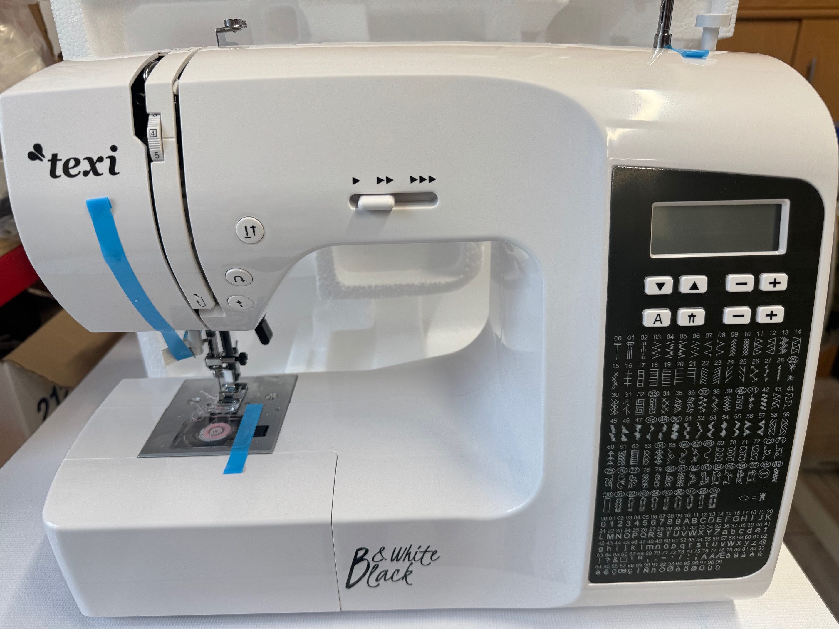 Texi Nähmaschine Computergesteuerte Nähmaschine, 200 Nähprogramme, mit Anschiebetisch