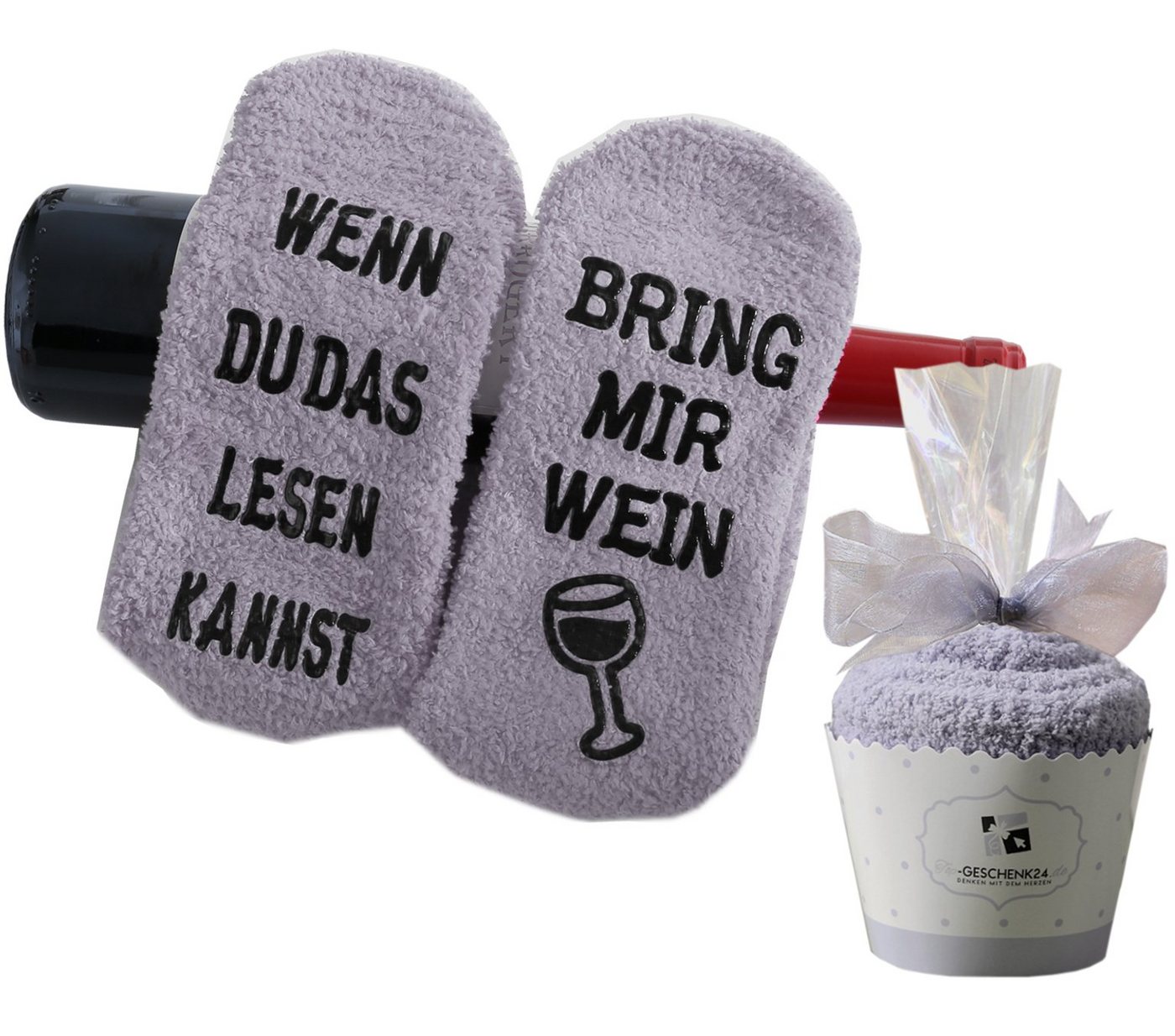 Lucadeau Kuschelsocken Geschenk für Frauen mit Wein Spruch, liebevoll als Cupcake verpackt (Gr. 37-43, 1 Paar) rutschfest, flauschig, Geschenkverpackung