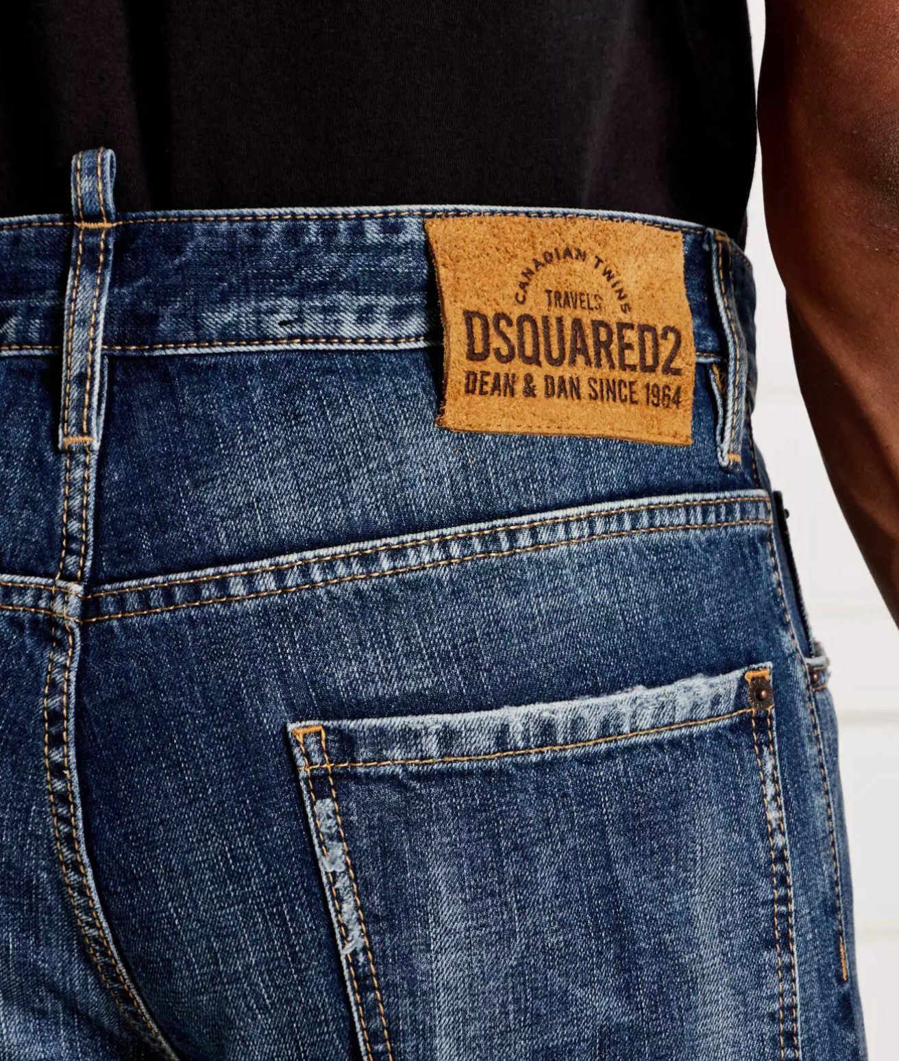 Dsquared2 5-Pocket-Jeans Jeans Cool Guy Tapered Fit Slim cut Gezielt platzierte Abnutzungsspuren für den angesagten Used-Look