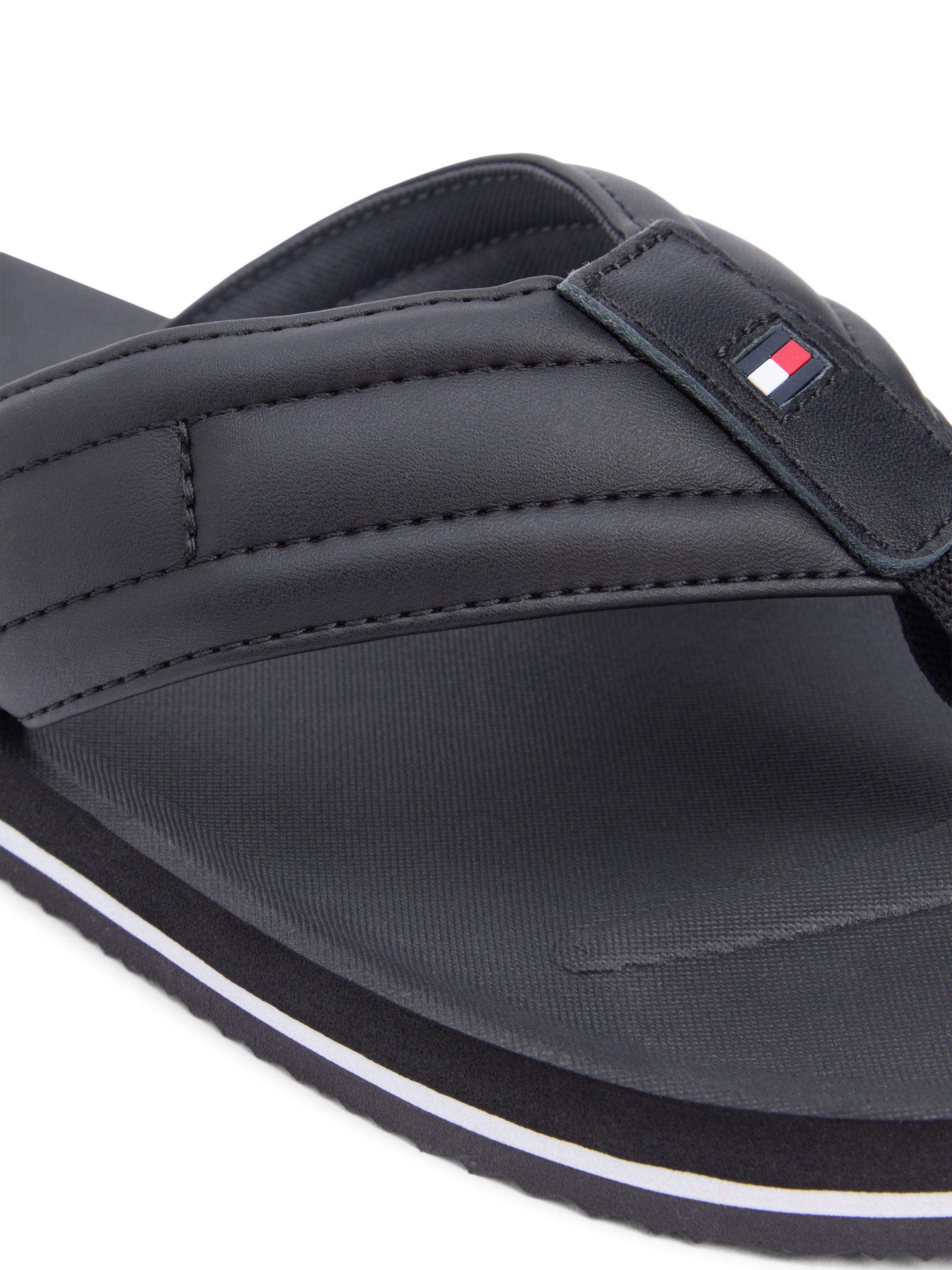 Tommy Hilfiger HILFIGER PADDED BEACH SANDAL Zehentrenner Sommerschuh, Flats, Strandschuh mit Ziersteppung