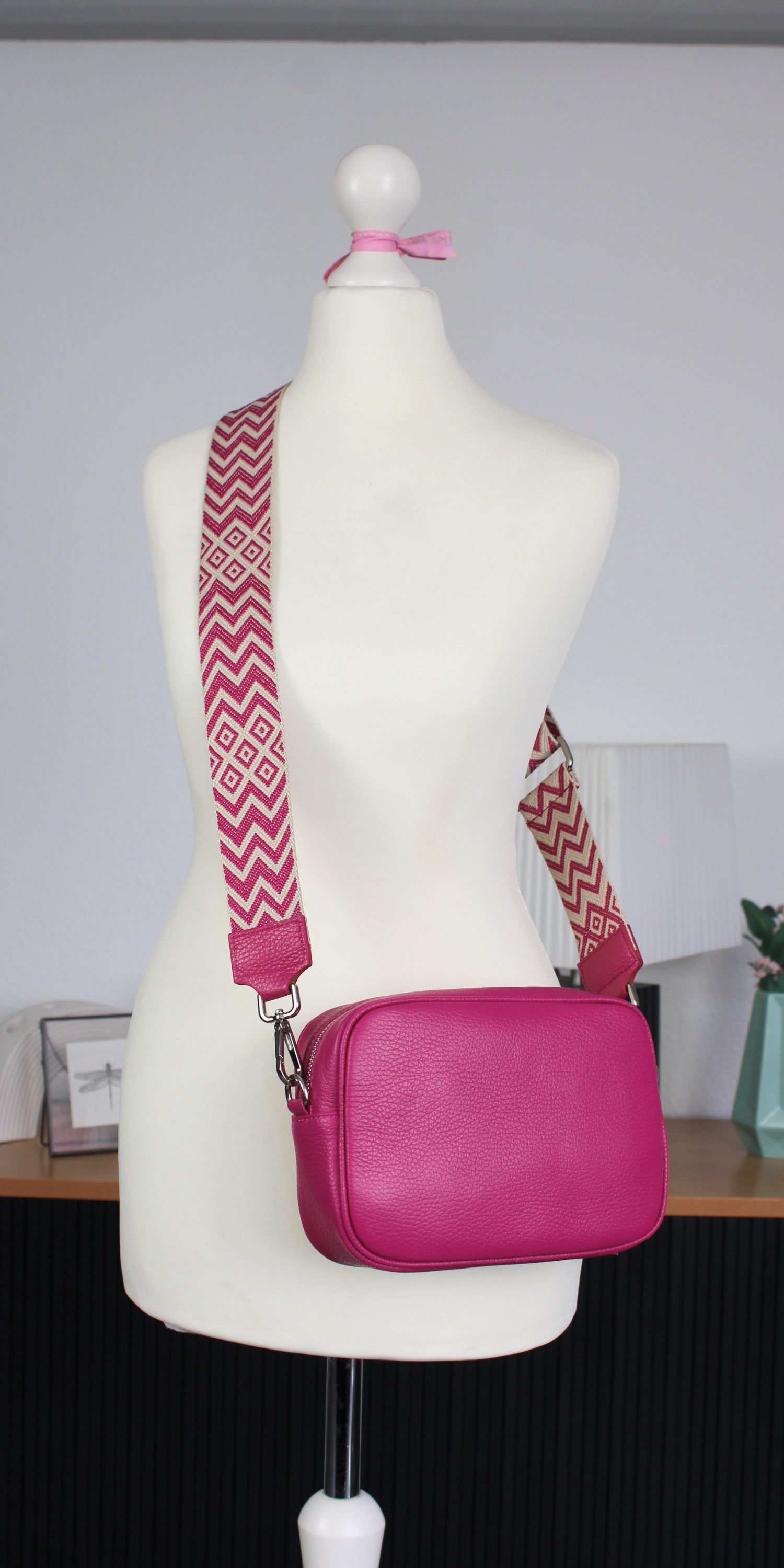 Adel Bags Schultertasche QUASTE Umhängetasche für Damen, Schultertasche, Crossbody Bag, aus echtem Leder, Hergestellt in Italien, mit gemustertem Gürtel