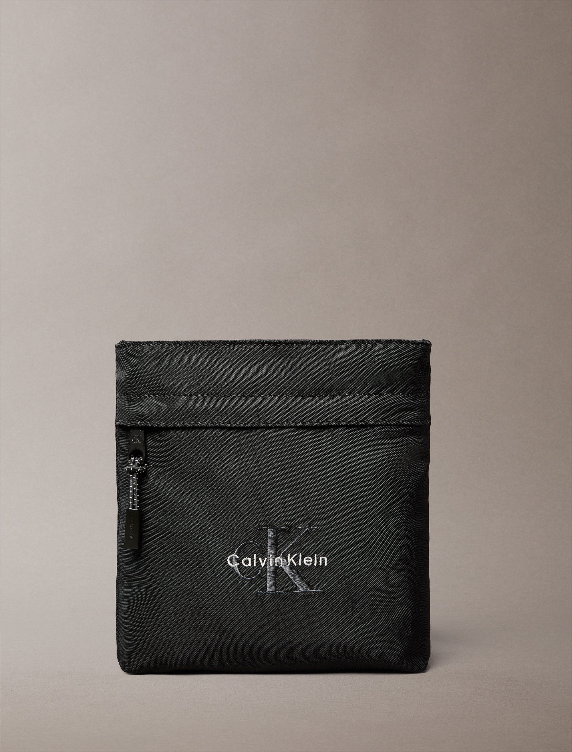Calvin Klein Umhängetasche BOLD FLATPACK, Crossbody Bag, Herren Schultertasche, Minibag mit CK-Logo