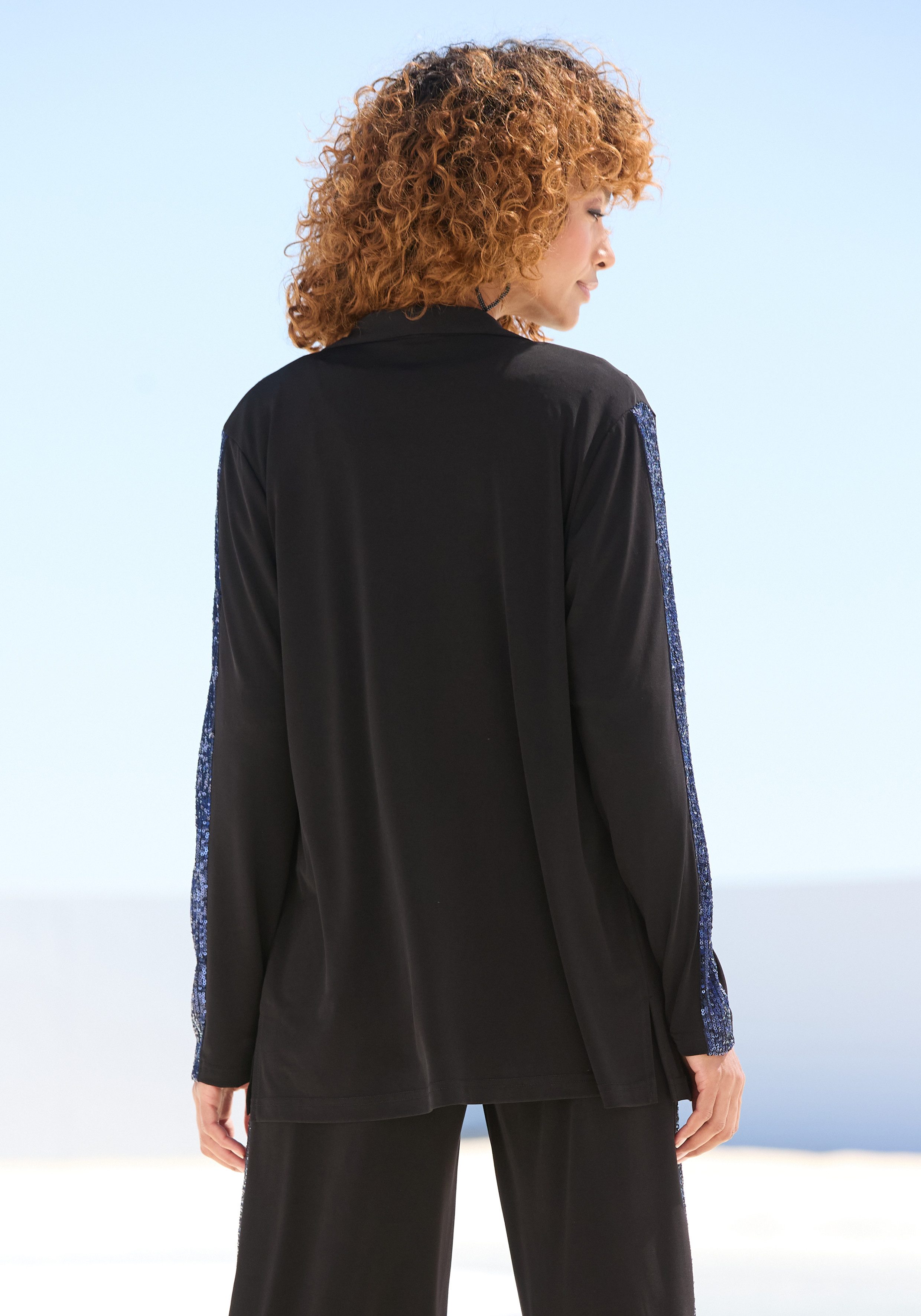 LASCANA Blusenjacke mit Pailettenbesatz an den Ärmeln aus bügelfreier Qualität Leichte Partyjacke mit langen Ärmeln, festliche Shirtjacke, Festival