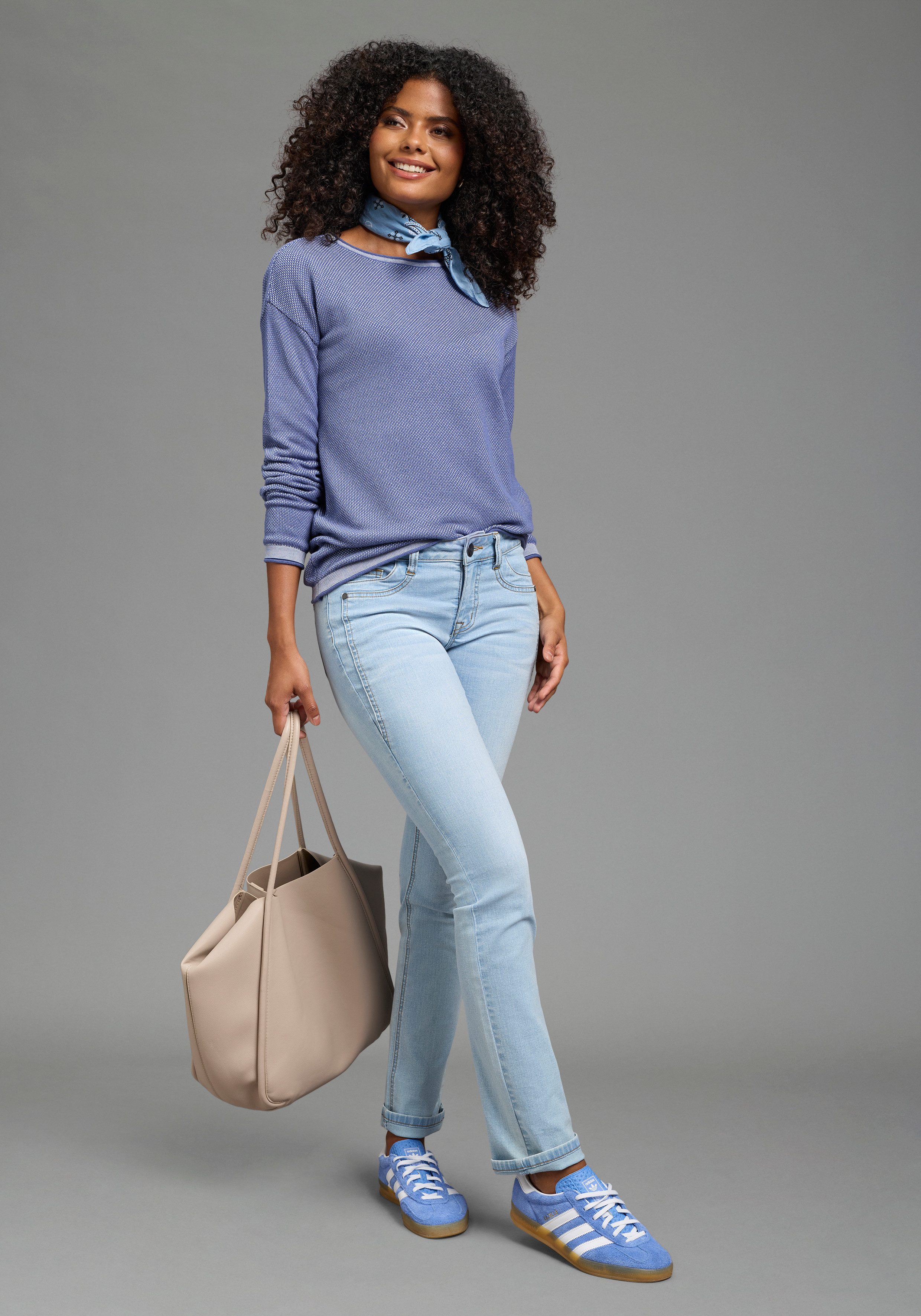 Zum Outfit 12
