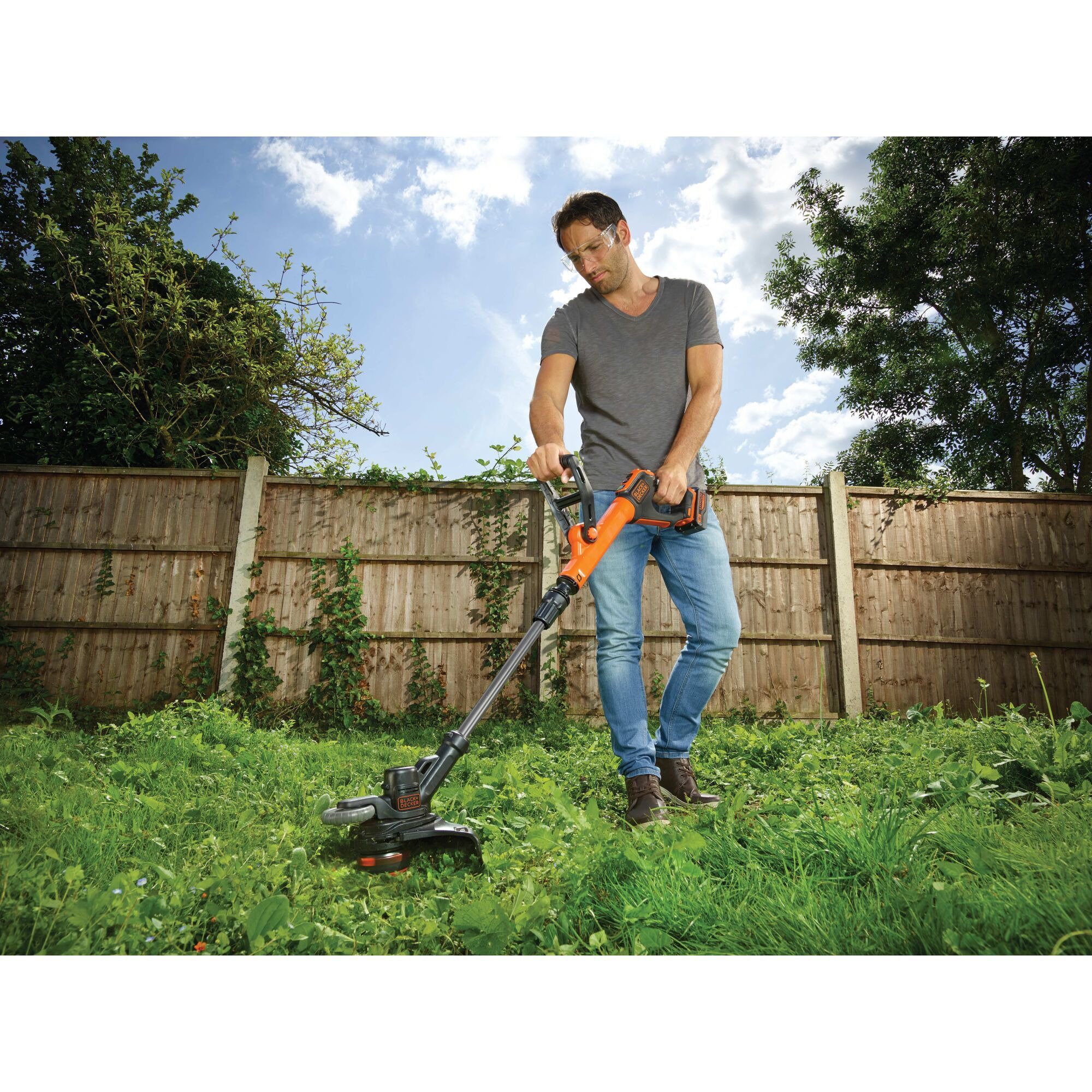 Black + Decker Akku-Rasentrimmer BLACK+DECKER Akku-Rasentrimmer STC1840EPC, 18Volt, (Li-Ionen Akku 4,0Ah)