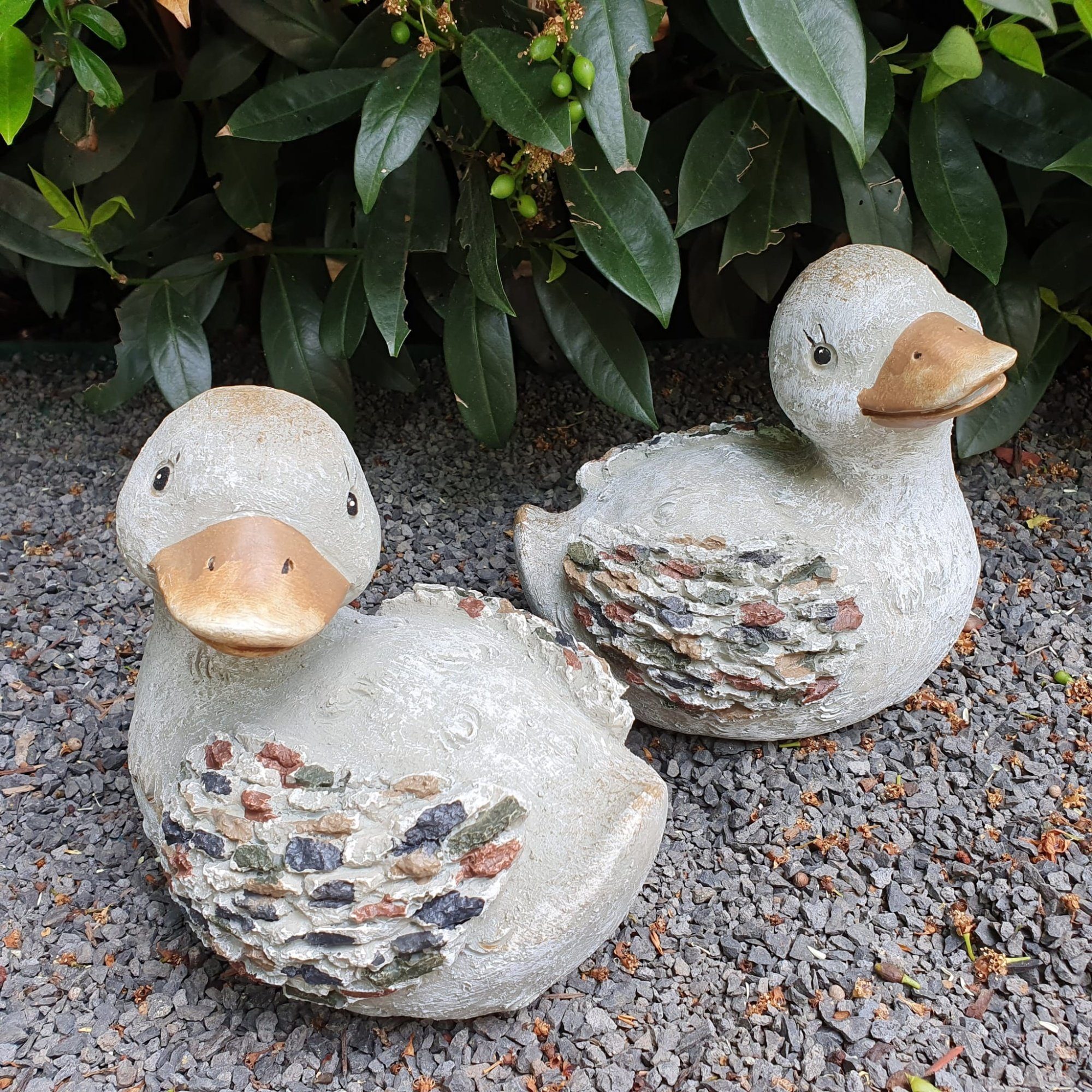 Aspinaworld Gartenfigur Graue Enten Figuren im 2er Set 17 cm, Figur für