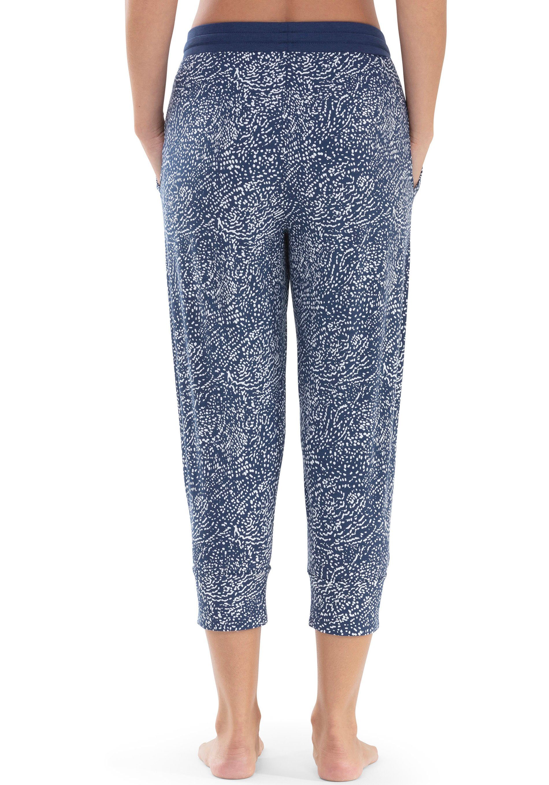 Mey Capri-Pyjama (Set, mit schlichtem 2 tlg) Oberteil gemusterter Hose und