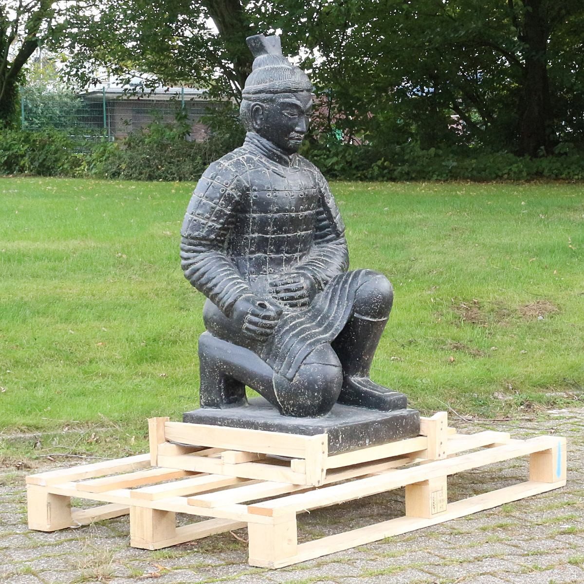Oriental Galerie Dekofigur Samurai Krieger aus Stein Gartenfigur sitzend 100 cm (1 St)