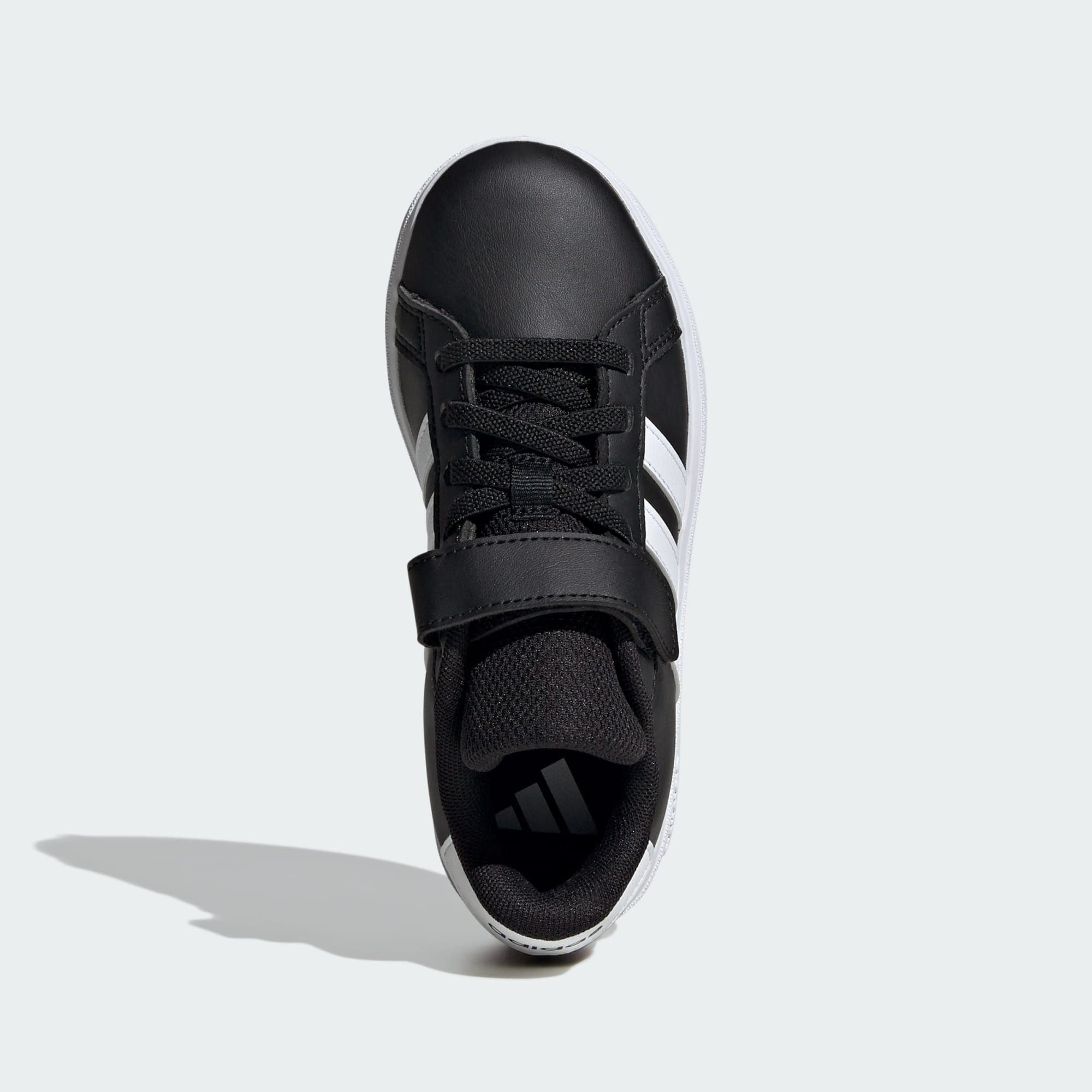 Core Black / Cloud White / Core Black