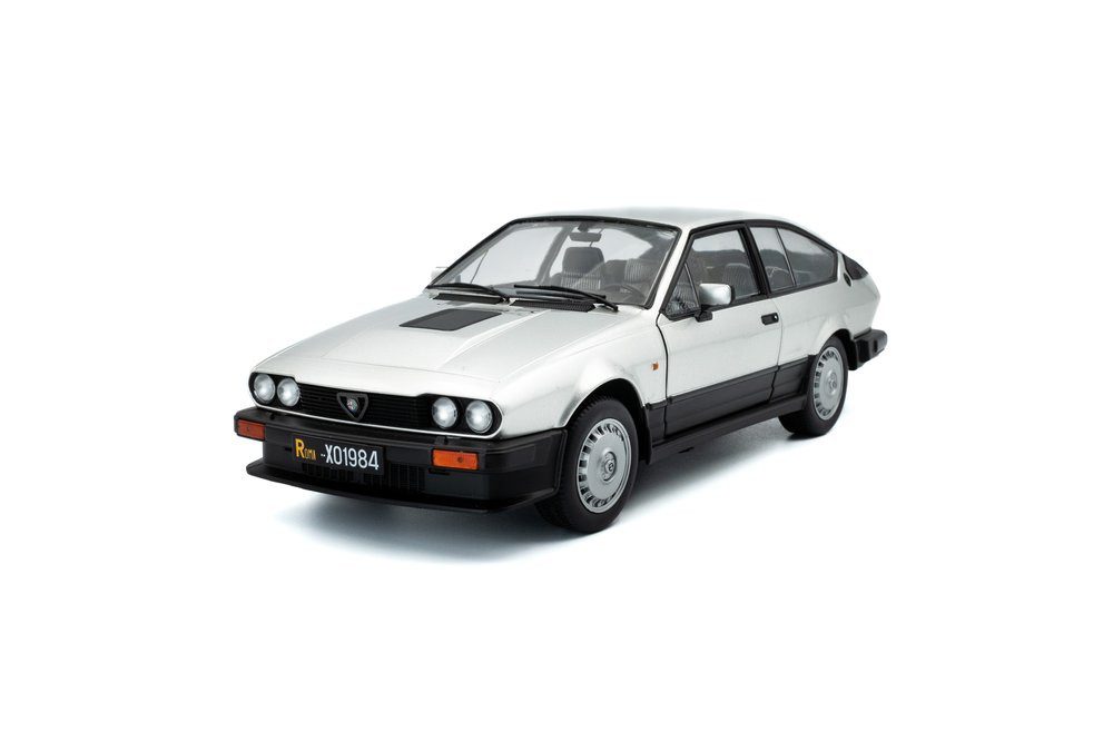 Solido Modellauto Alfa Romeo GTV6 1984 silber, Maßstab 1:18