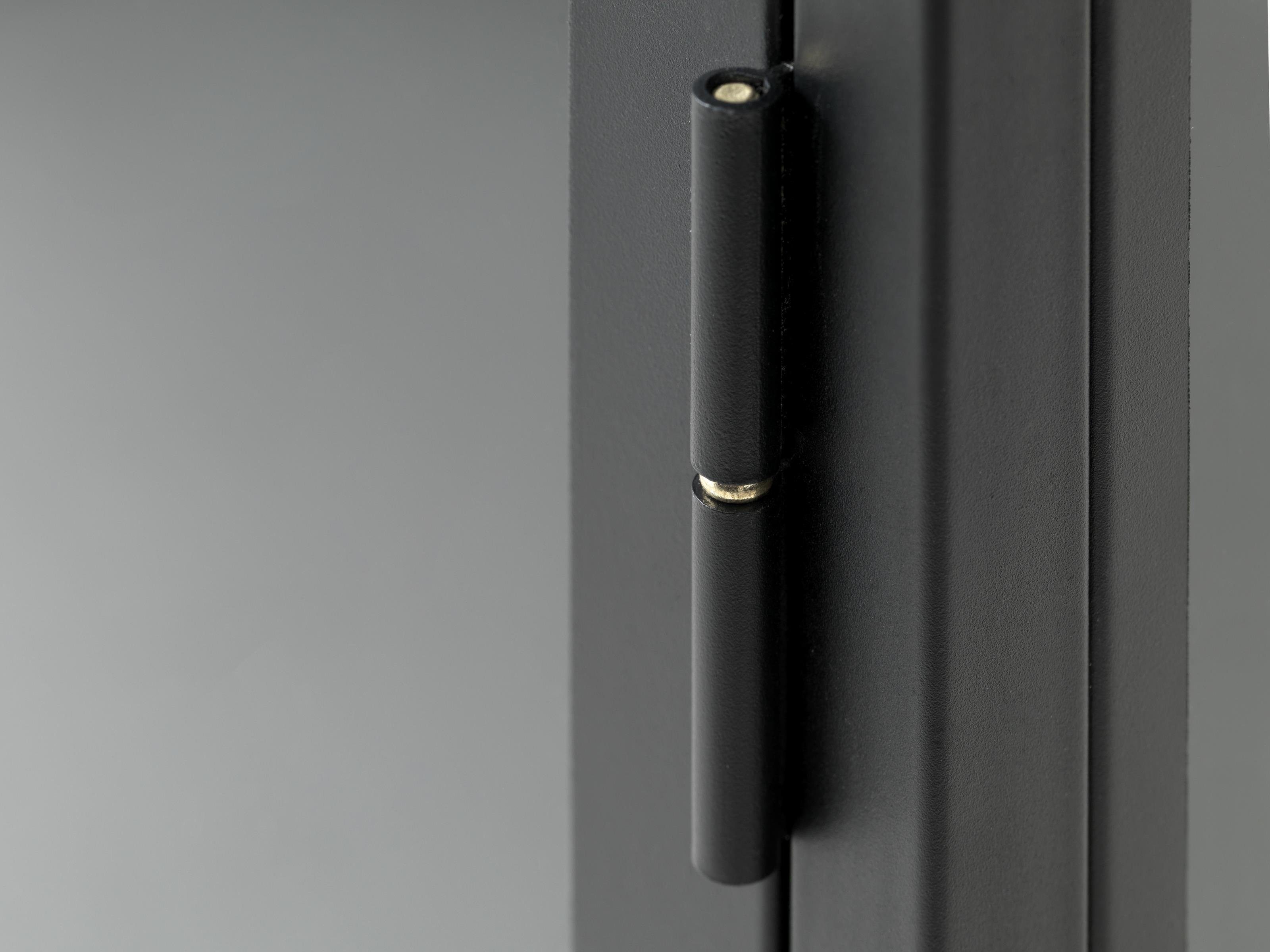 UNIQUE furniture A/S Vitrine aus Metall Schwarz Lackiert in Metall Schwarz Lackiert (B/H/T: 45x85x40 cm)