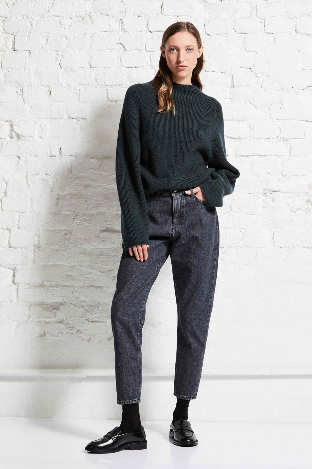 wunderwerk Mom-Jeans cropped carrot Collien bleached eco black 250